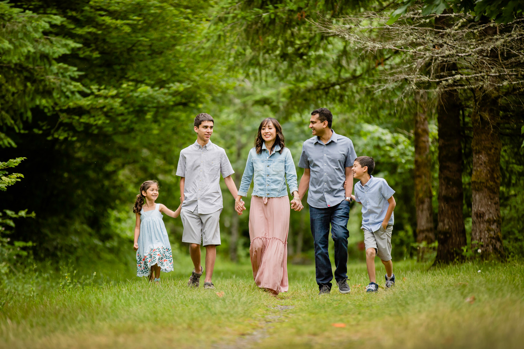 Rattlesnake Lake family of five session by Snoqualmie family photographer James Thomas Long Photography