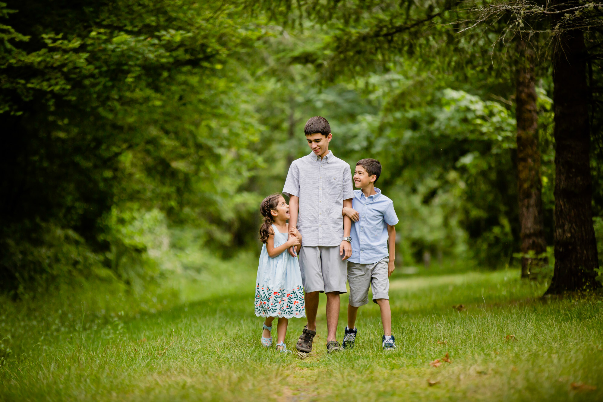 Rattlesnake Lake family of five session by Snoqualmie family photographer James Thomas Long Photography