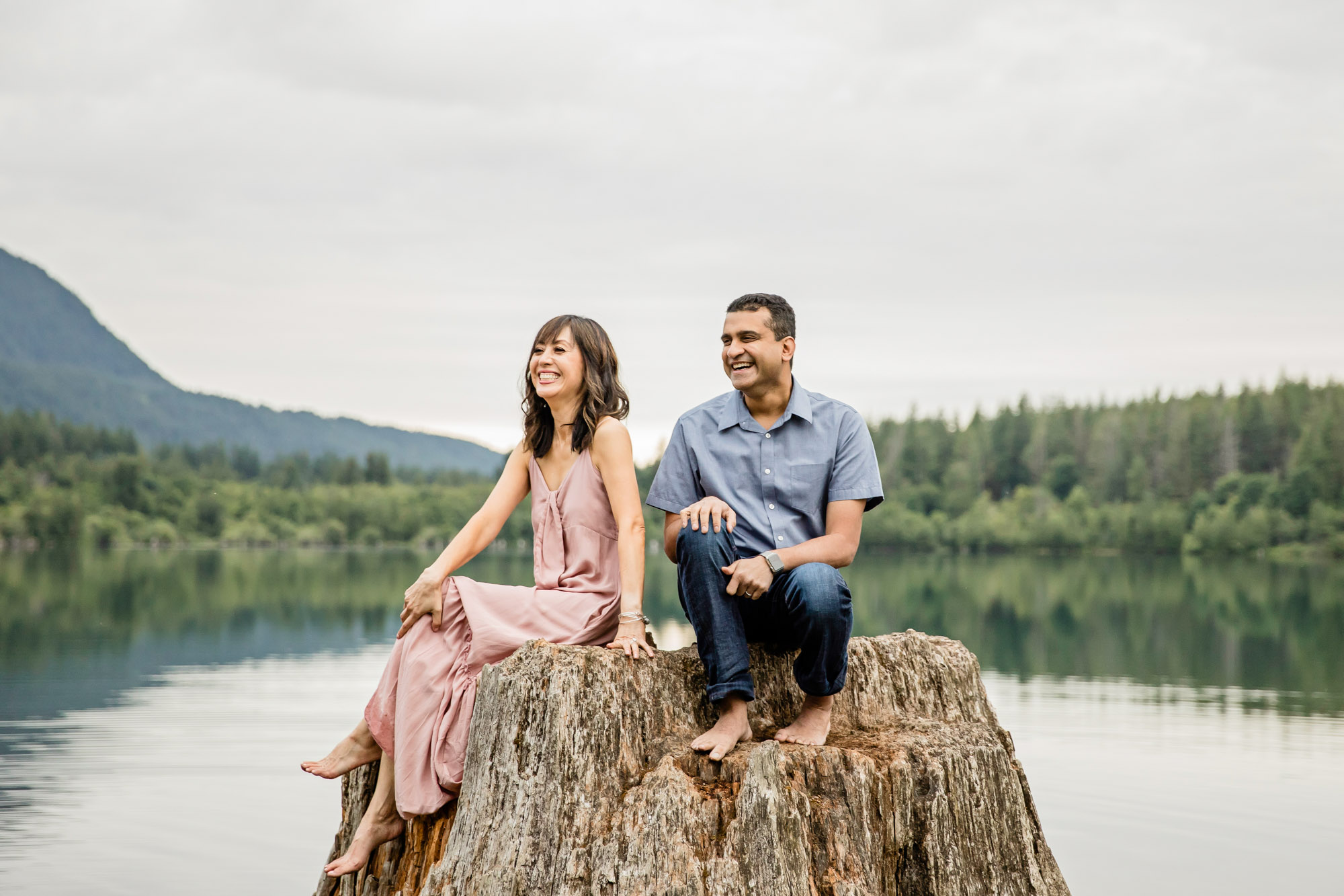 Rattlesnake Lake family of five session by Snoqualmie family photographer James Thomas Long Photography