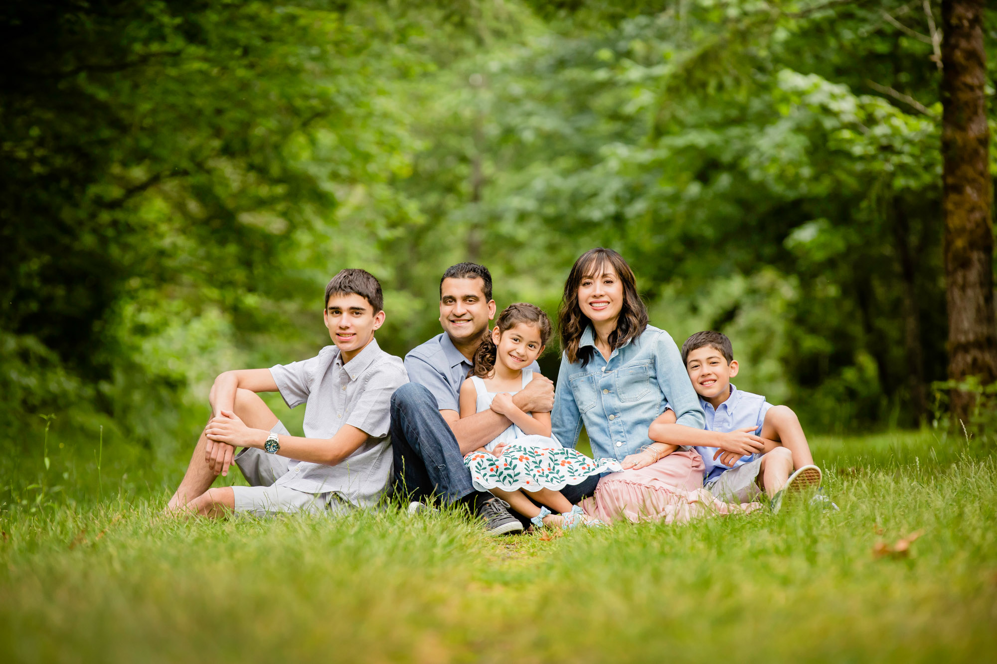 Rattlesnake Lake family of five session by Snoqualmie family photographer James Thomas Long Photography