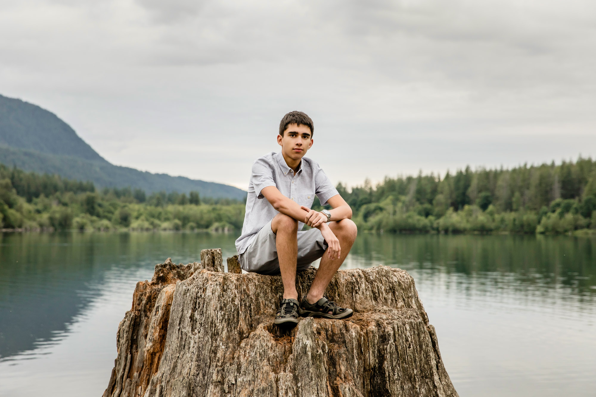 Rattlesnake Lake family of five session by Snoqualmie family photographer James Thomas Long Photography