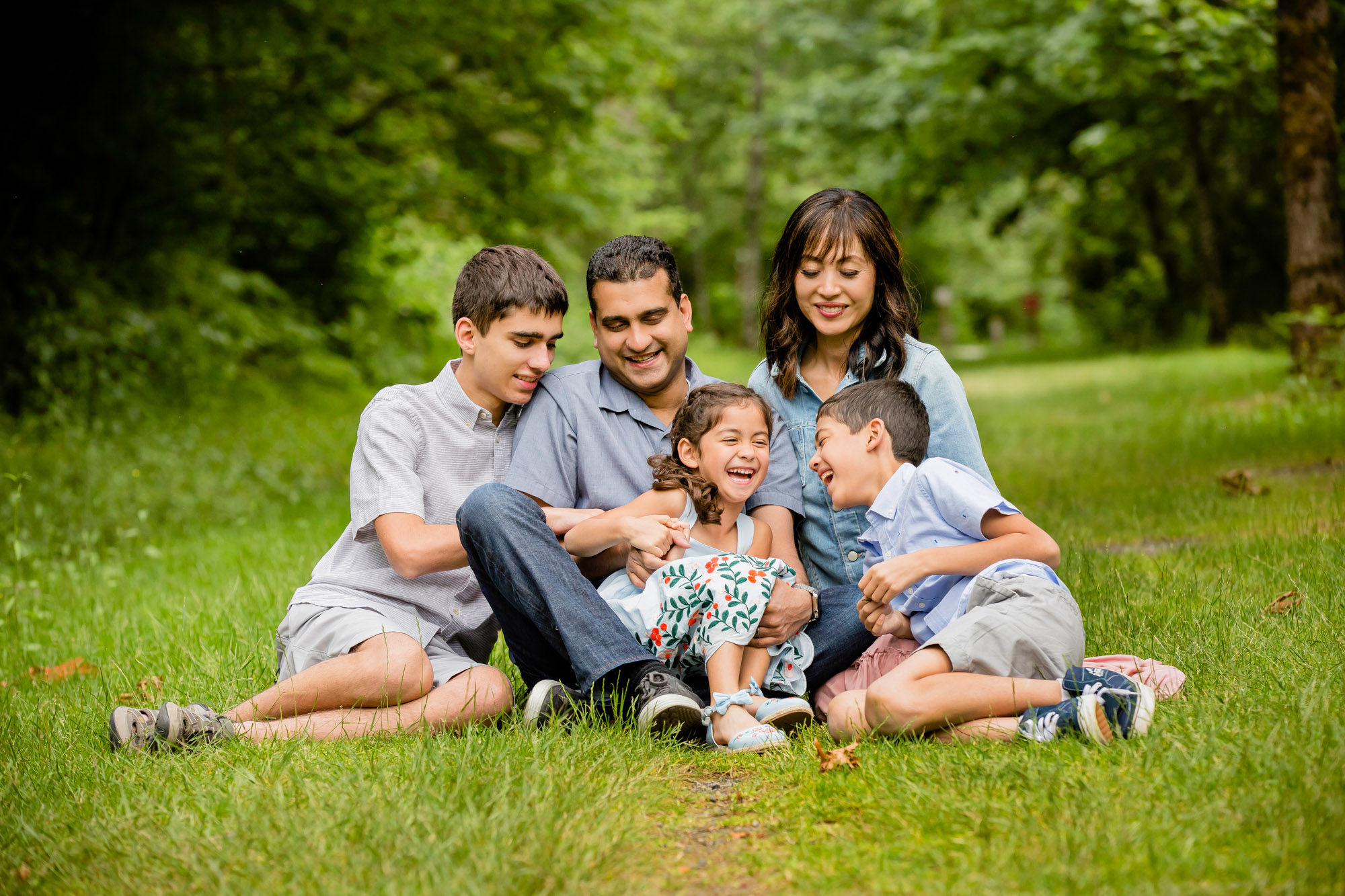 Rattlesnake Lake family of five session by Snoqualmie family photographer James Thomas Long Photography