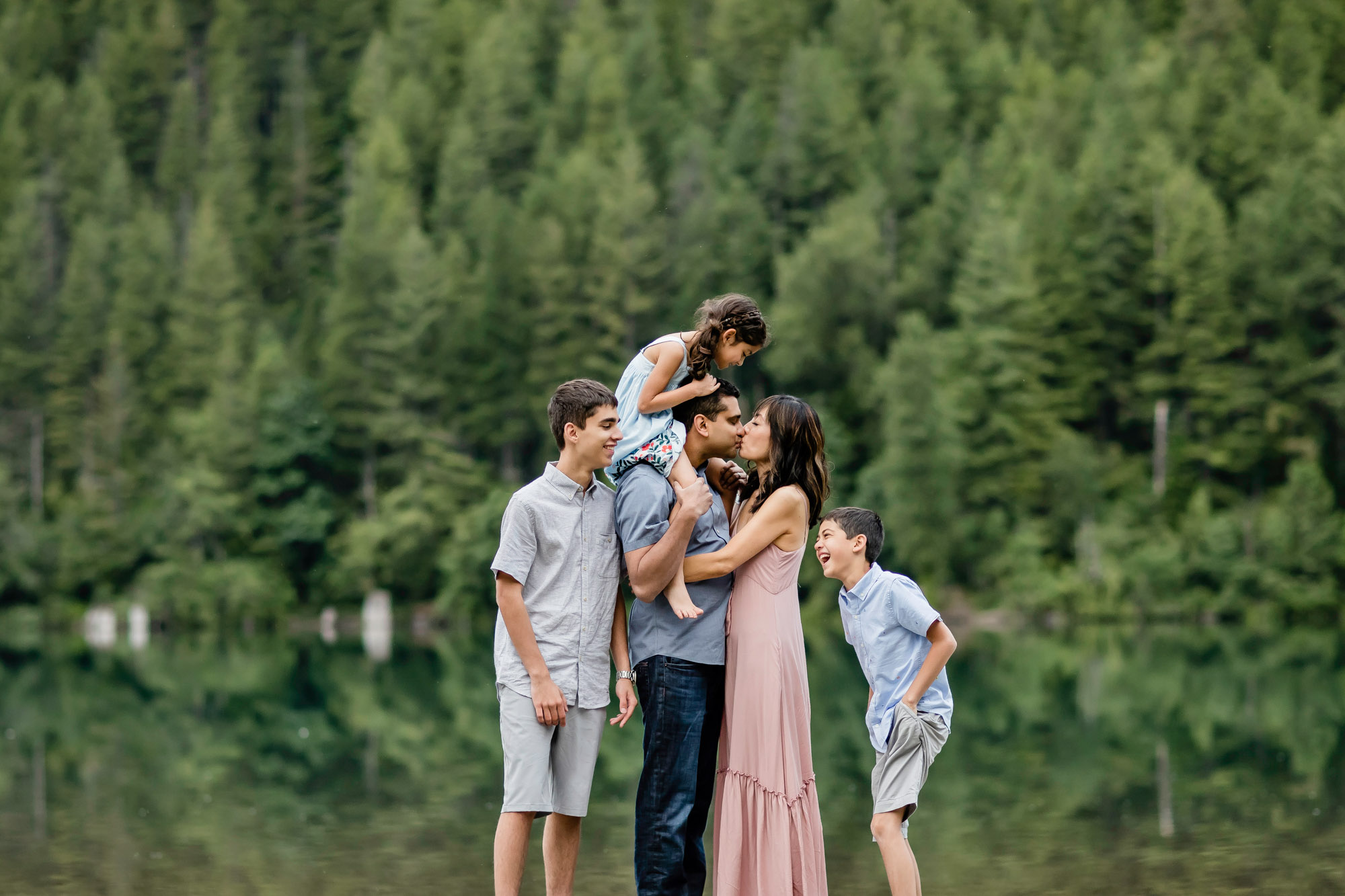 Rattlesnake Lake family of five session by Snoqualmie family photographer James Thomas Long Photography