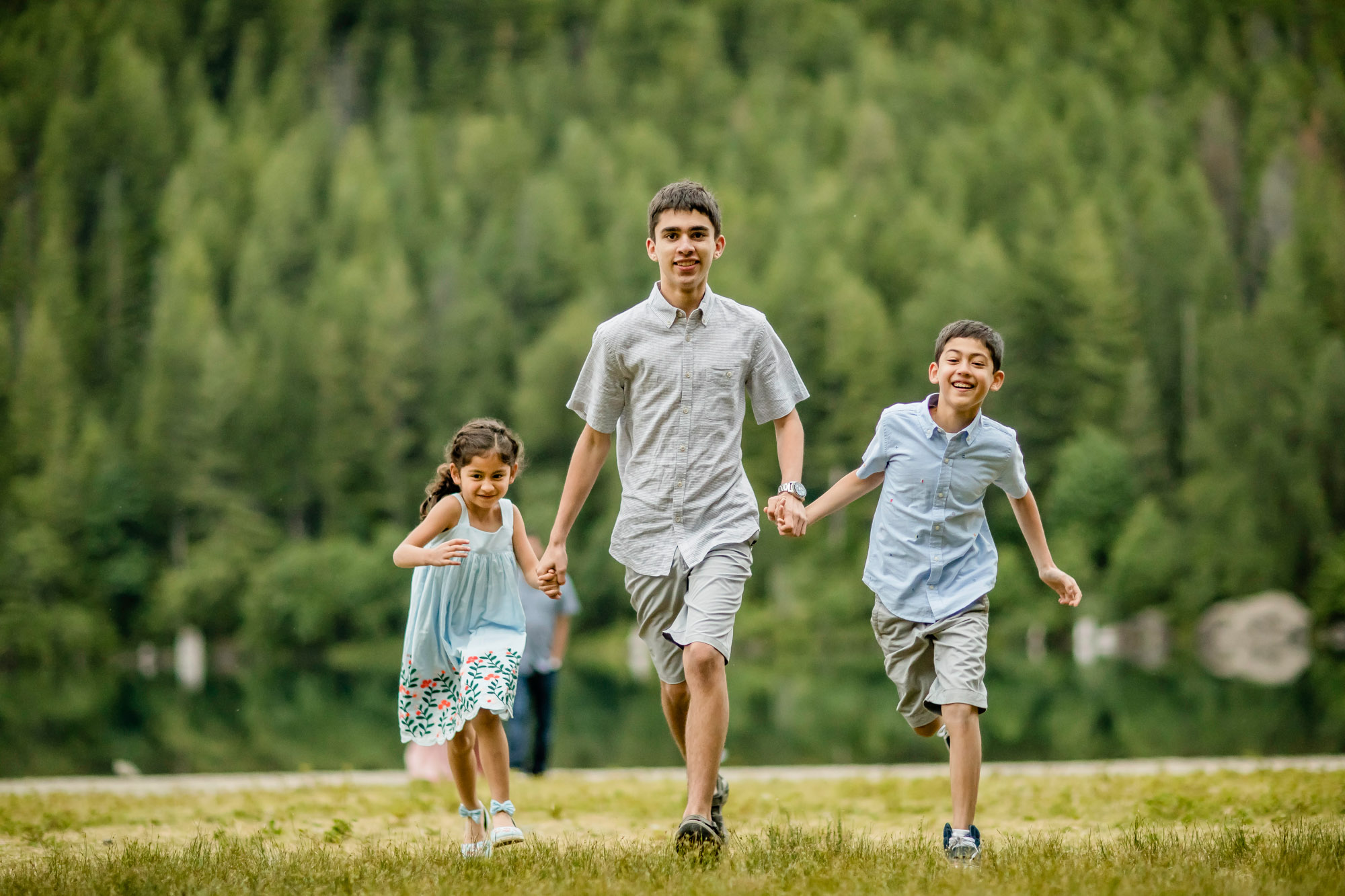 Rattlesnake Lake family of five session by Snoqualmie family photographer James Thomas Long Photography