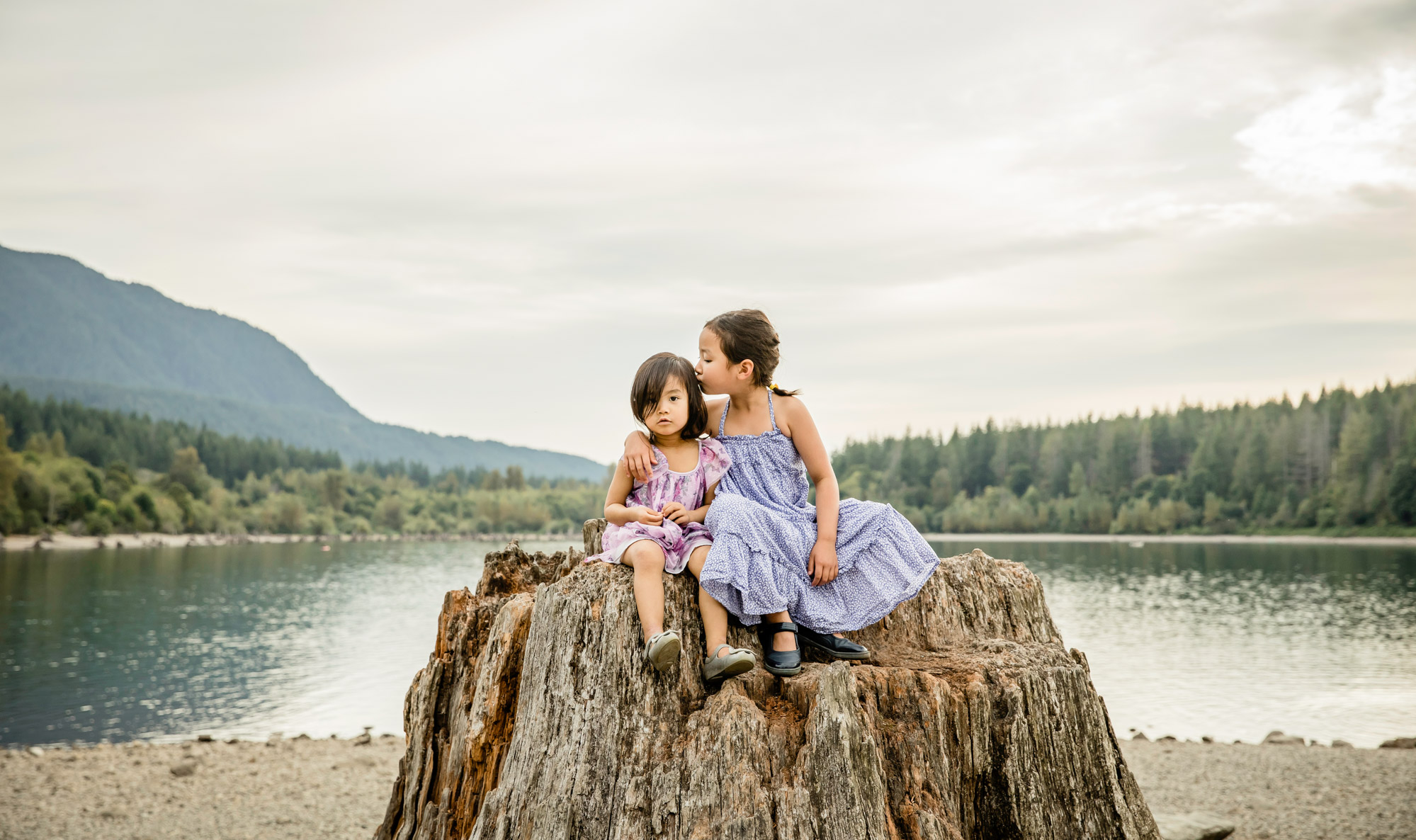 Snoqualmie Valley family photography session at Rattlesnake Lake by James Thomas Long Photography