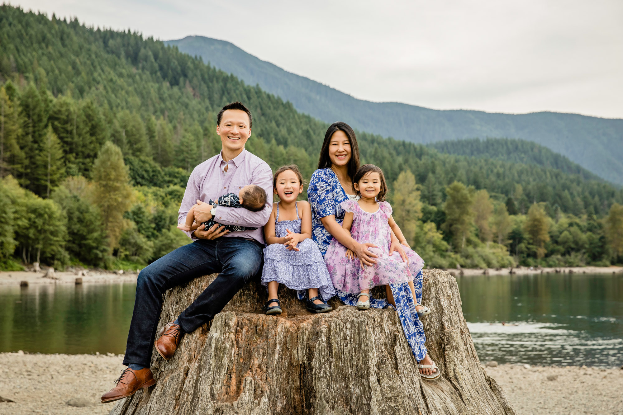 Snoqualmie Valley family photography session at Rattlesnake Lake by James Thomas Long Photography