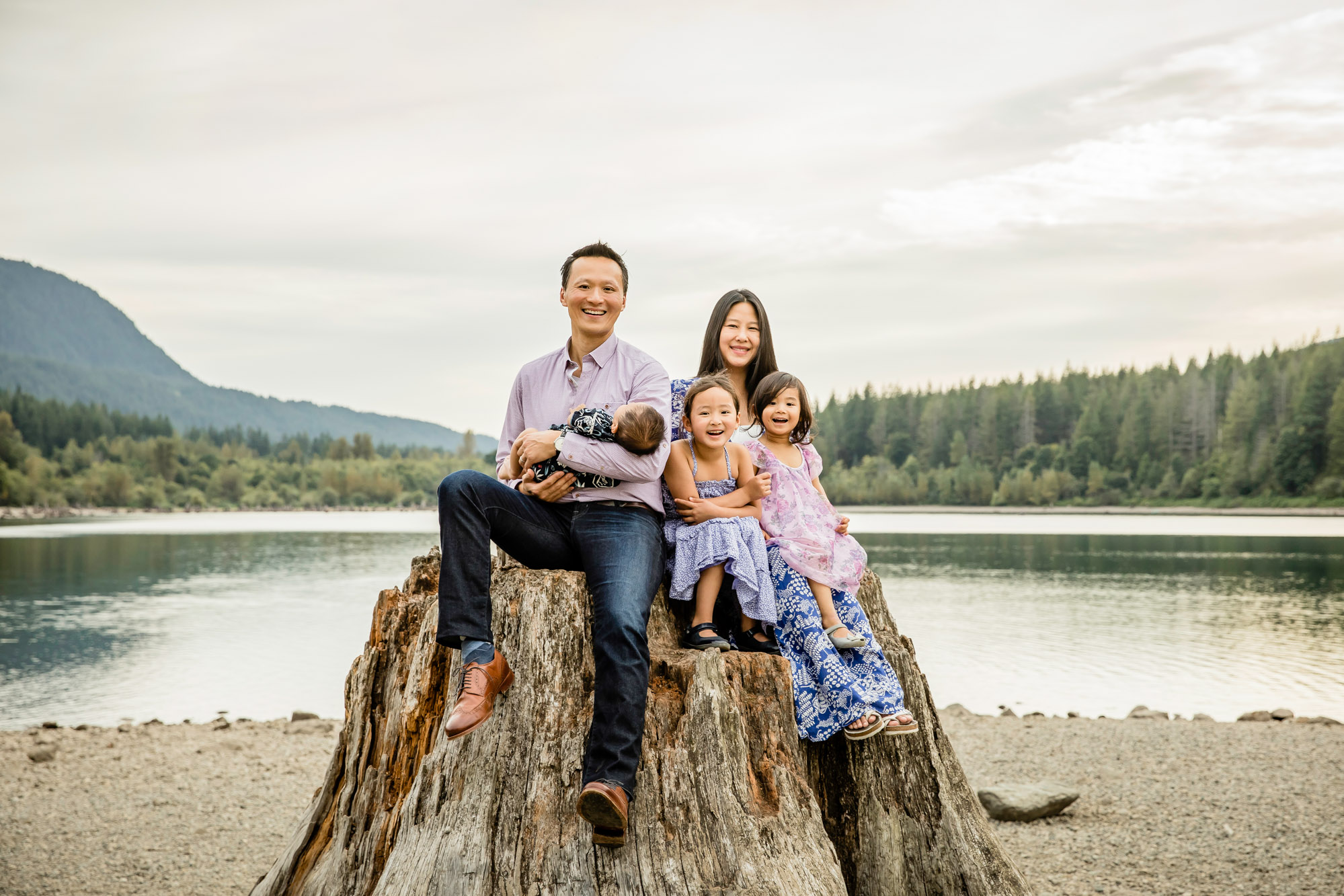 Snoqualmie Valley family photography session at Rattlesnake Lake by James Thomas Long Photography