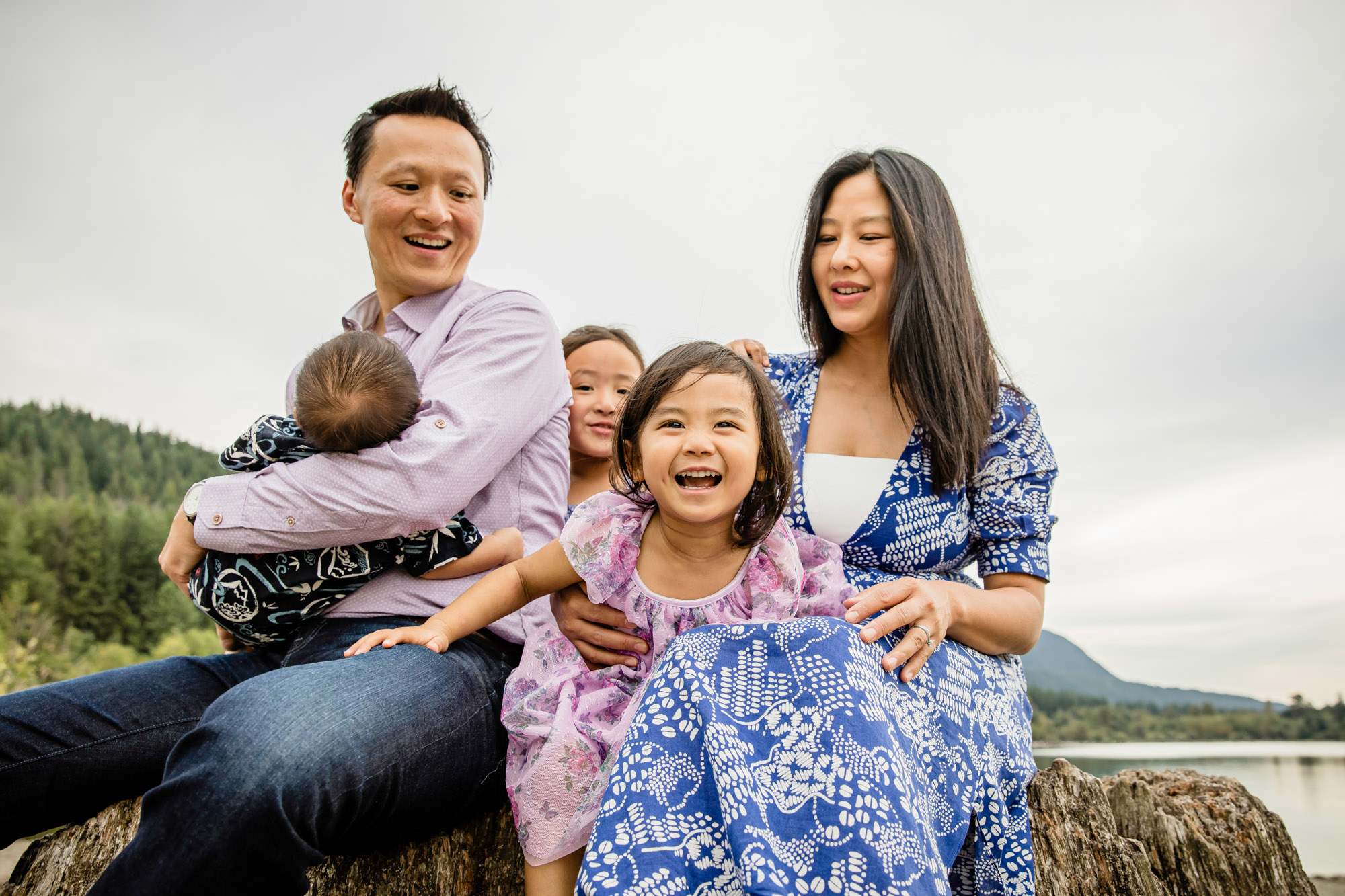 Snoqualmie Valley family photography session at Rattlesnake Lake by James Thomas Long Photography