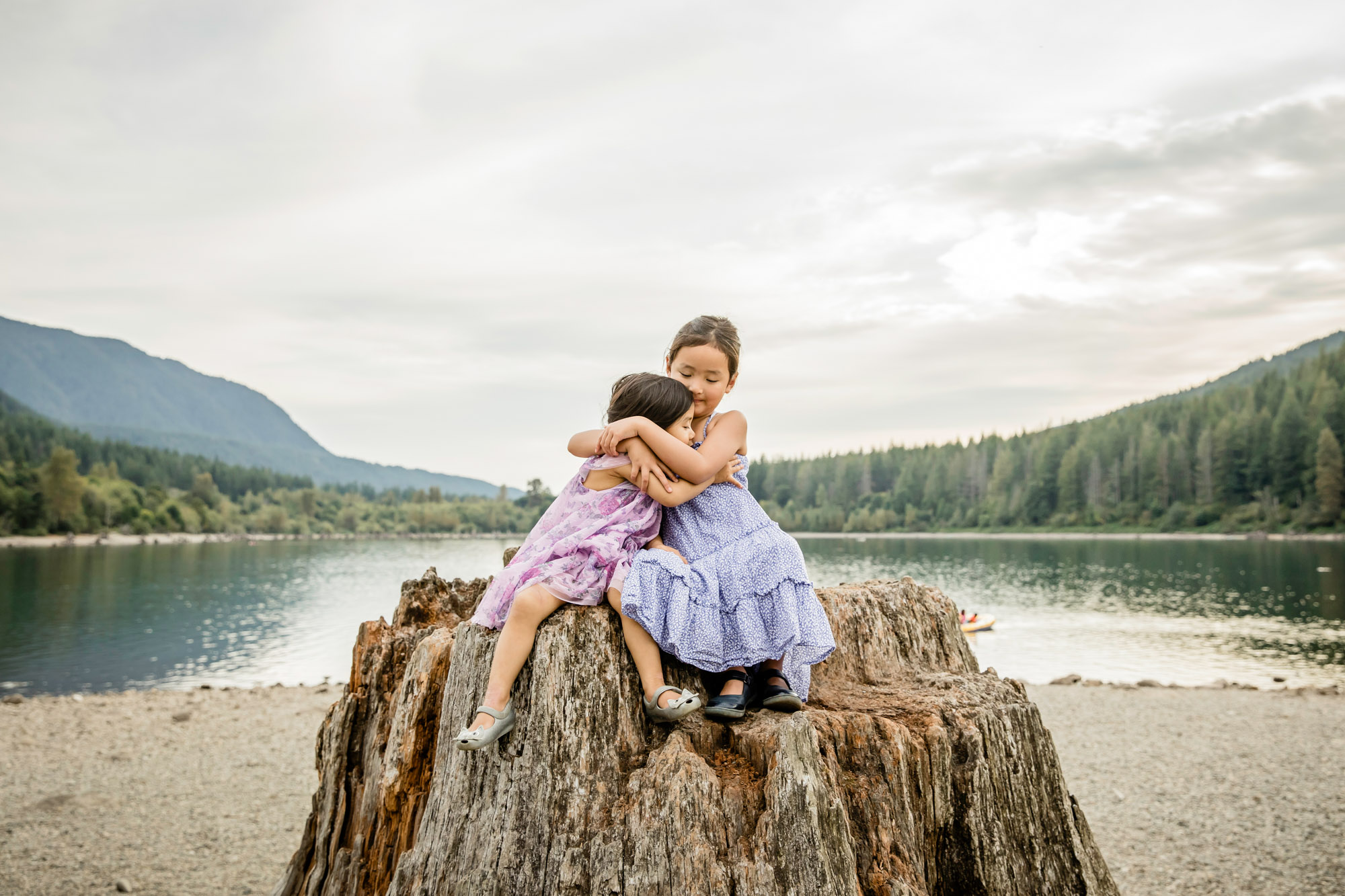 Snoqualmie Valley family photography session at Rattlesnake Lake by James Thomas Long Photography