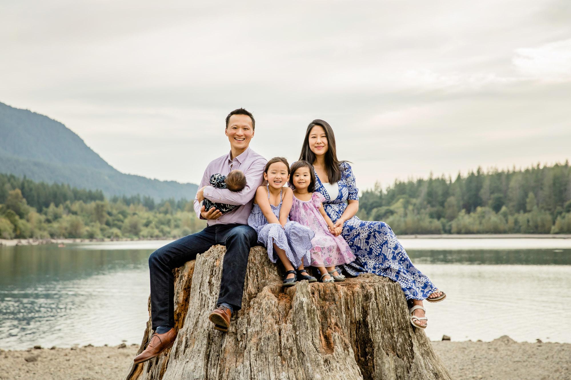 Snoqualmie Valley family photography session at Rattlesnake Lake by James Thomas Long Photography