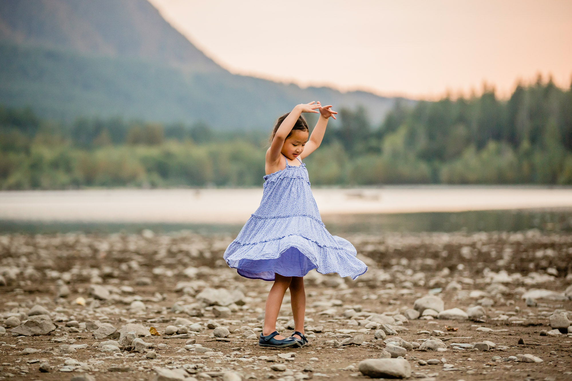 Snoqualmie Valley family photography session at Rattlesnake Lake by James Thomas Long Photography