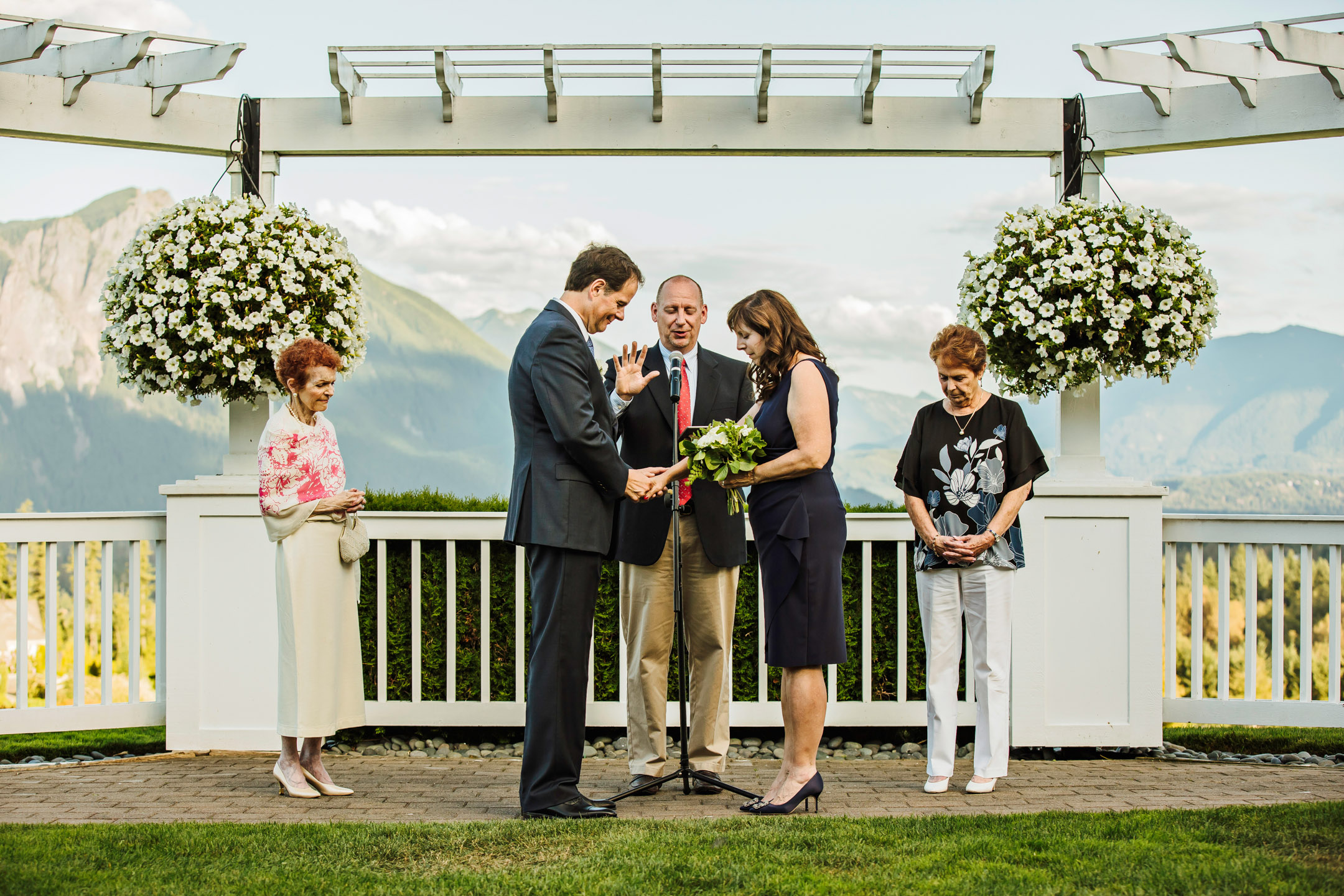 The Club at Snoqualmie Ridge wedding by James Thomas Long Photography