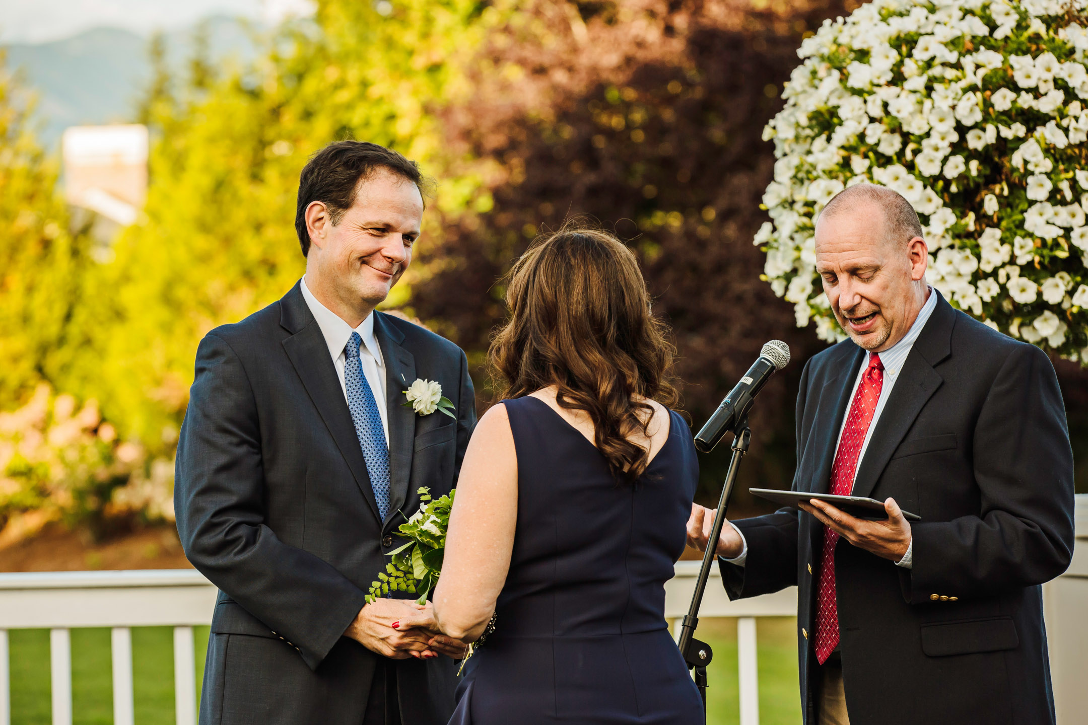 The Club at Snoqualmie Ridge wedding by James Thomas Long Photography