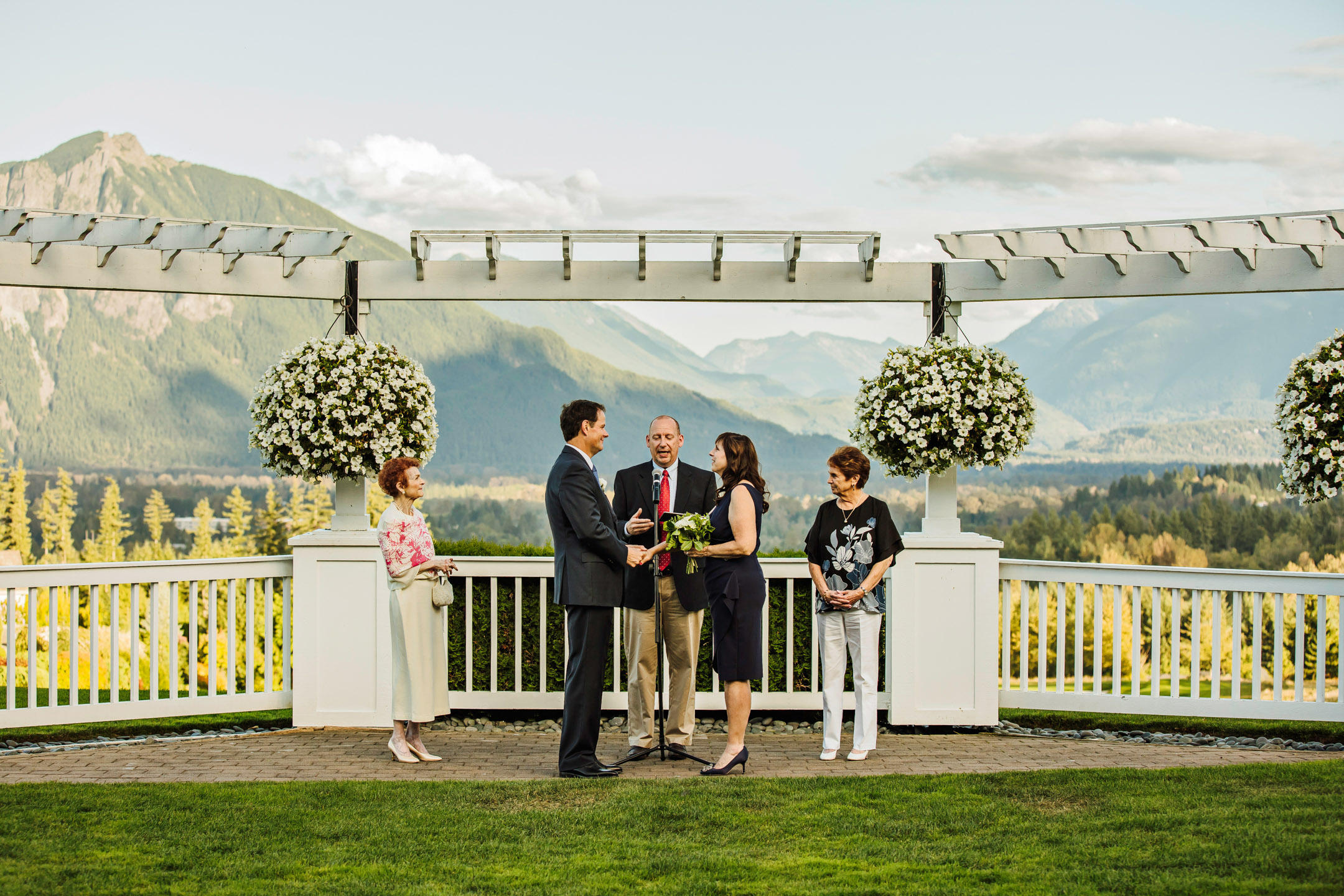 The Club at Snoqualmie Ridge wedding by James Thomas Long Photography