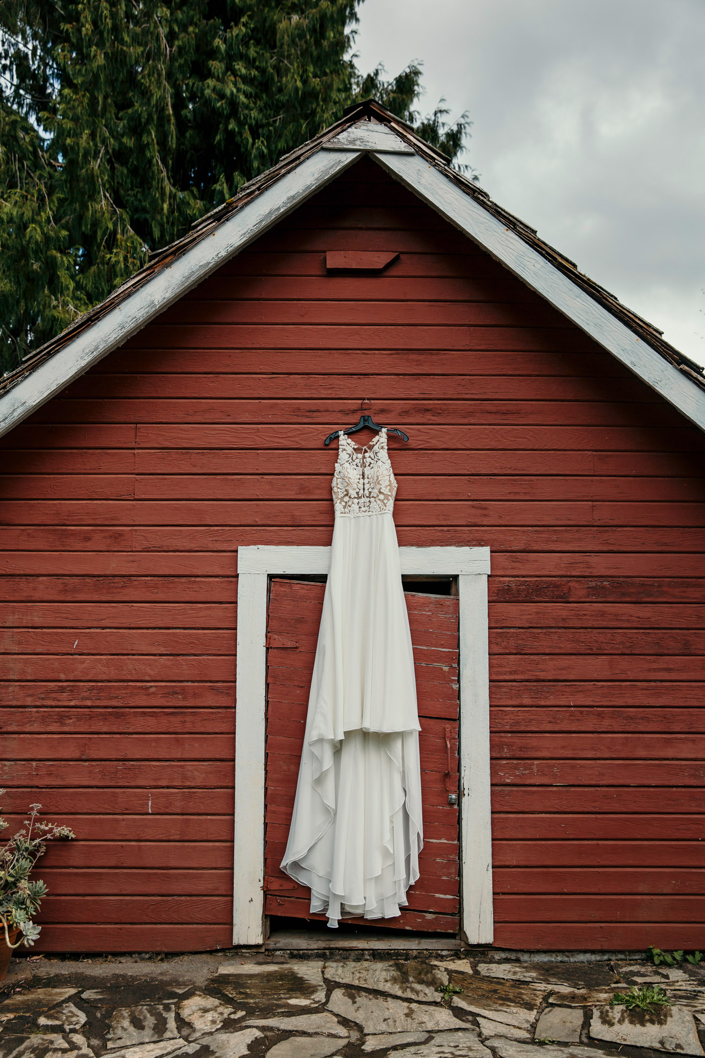 Red Barn Studios Chehalis WA wedding by James Thomas Long Photography