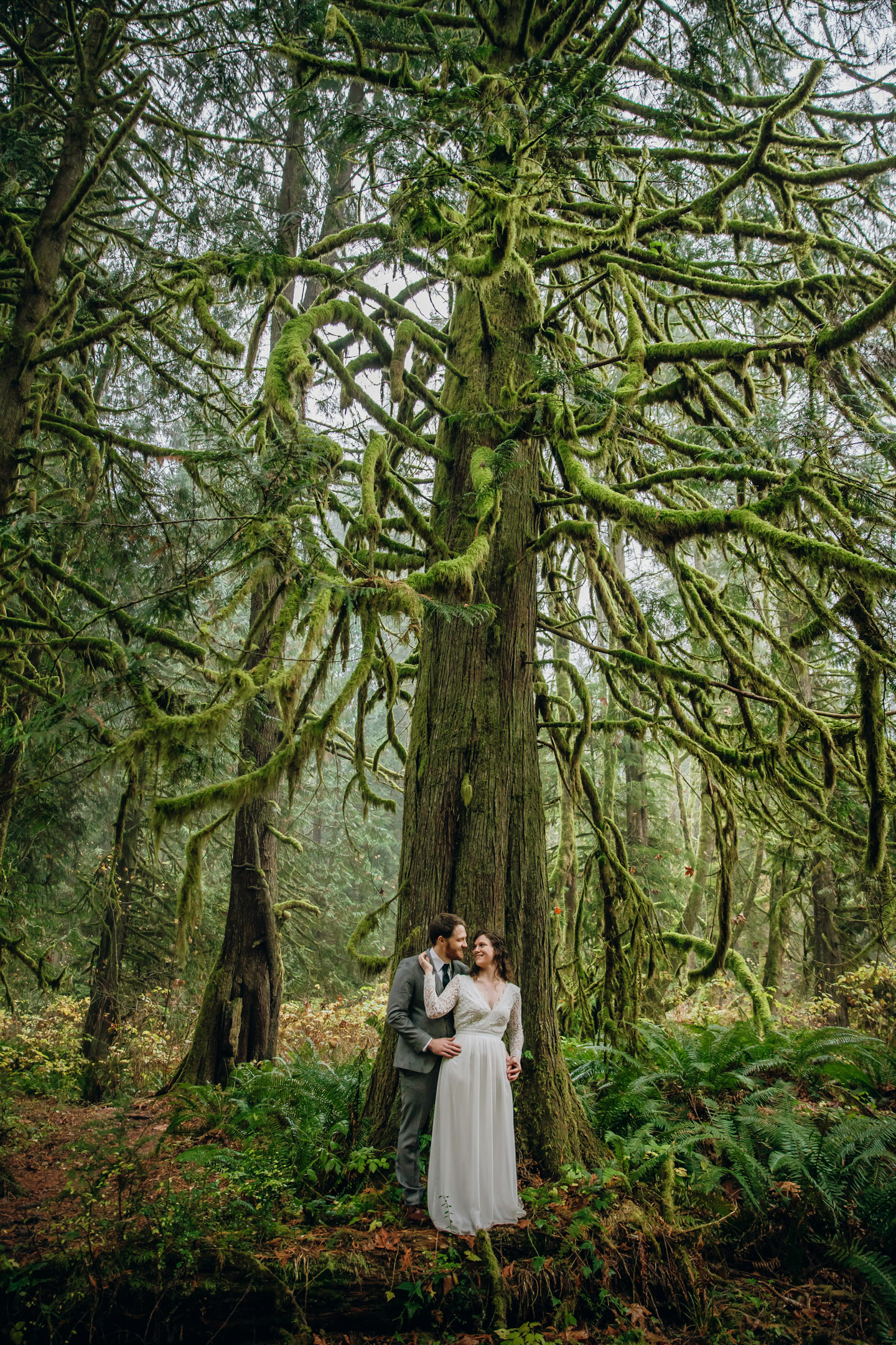 Snoqualmie elopement by Snoqualmie and Seattle wedding photographer James Thomas Long Photography