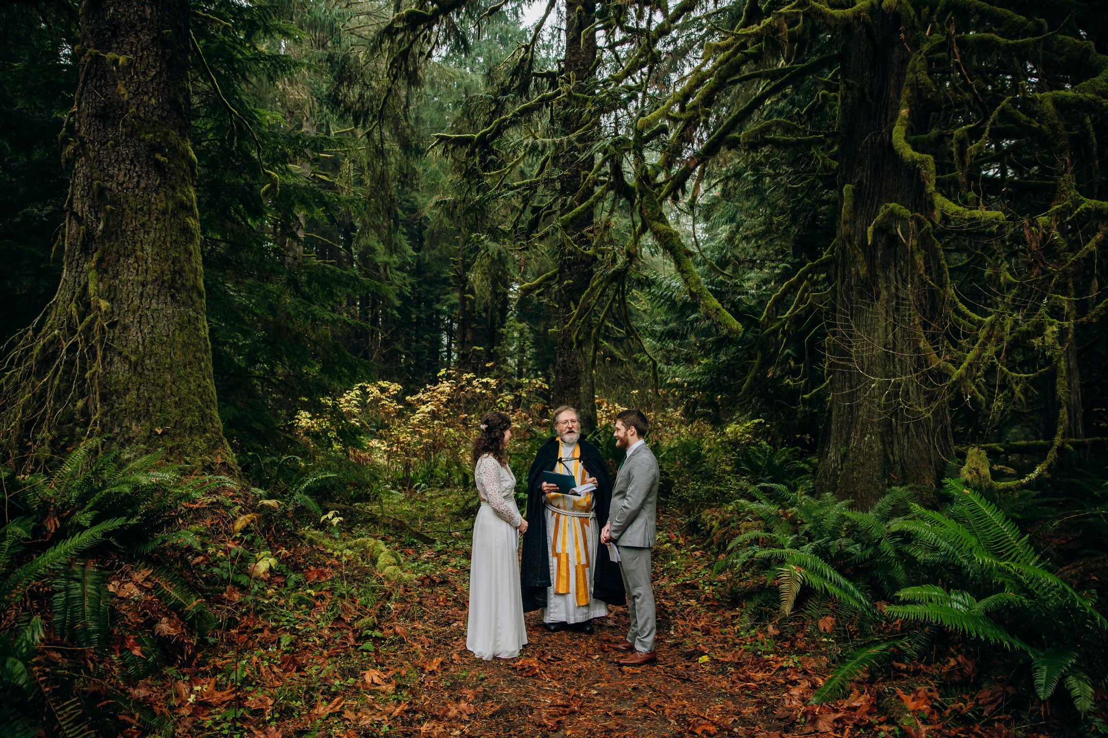 Snoqualmie elopement by Snoqualmie and Seattle wedding photographer James Thomas Long Photography