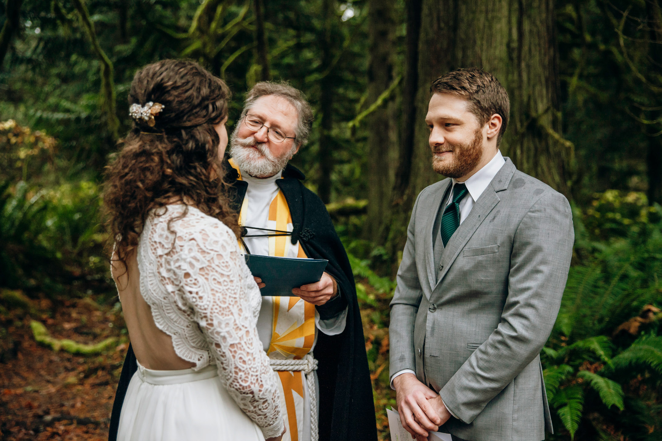 Snoqualmie elopement by Snoqualmie and Seattle wedding photographer James Thomas Long Photography