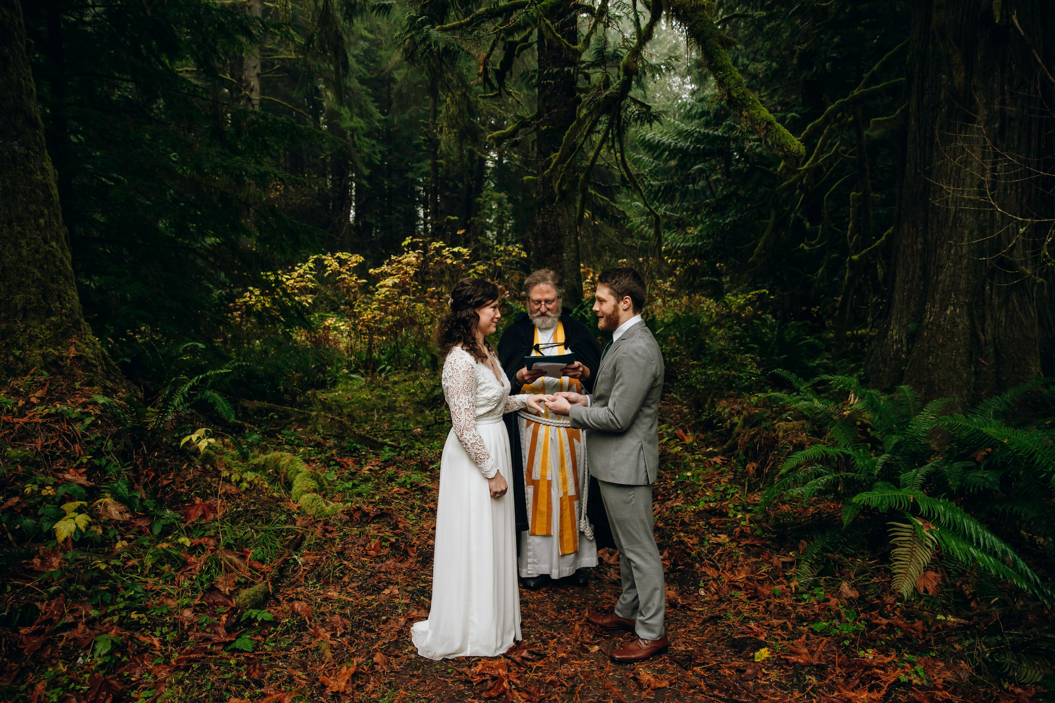 Snoqualmie elopement by Snoqualmie and Seattle wedding photographer James Thomas Long Photography