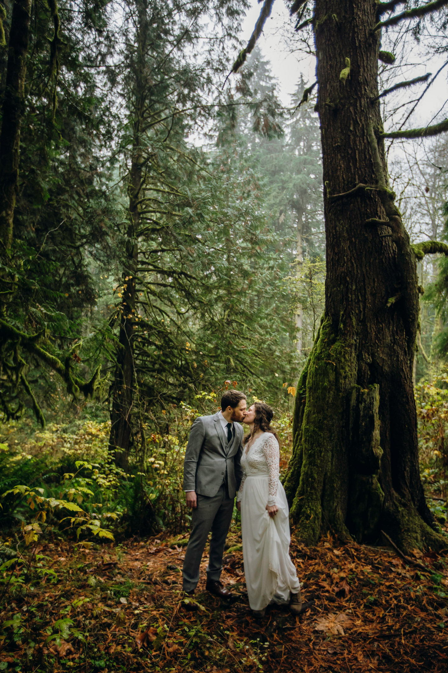 Snoqualmie elopement by Snoqualmie and Seattle wedding photographer James Thomas Long Photography