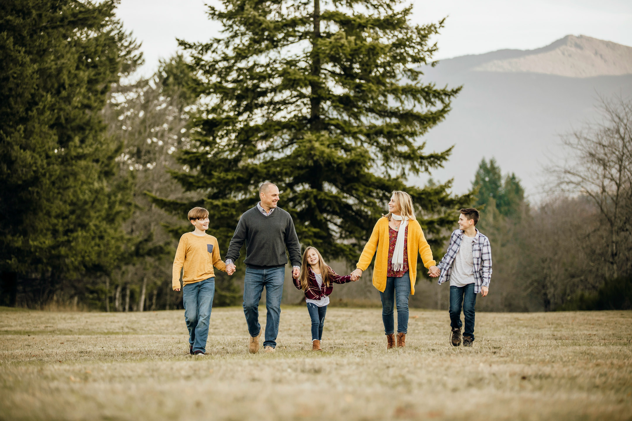 North Bend family of five session by Snoqualmie family photographer James Thomas Long Photography