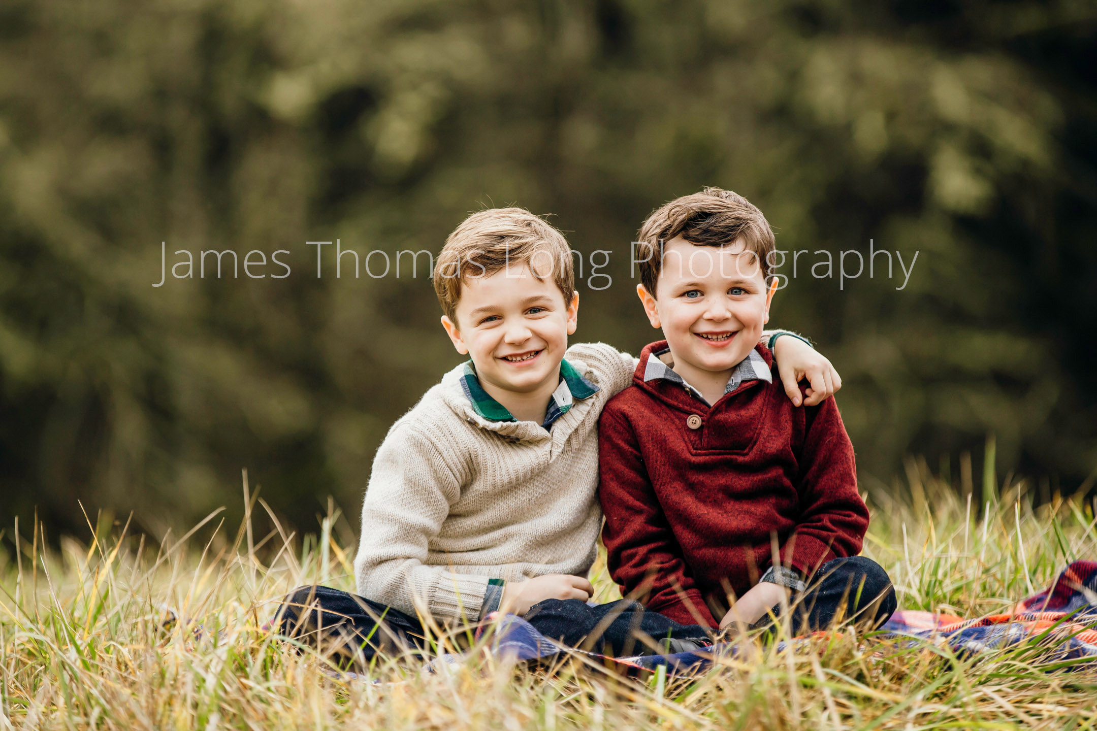 Flaming Geyser State Park Auburn family of four photography session by Snoqualmie family photographer James Thomas Log Photography