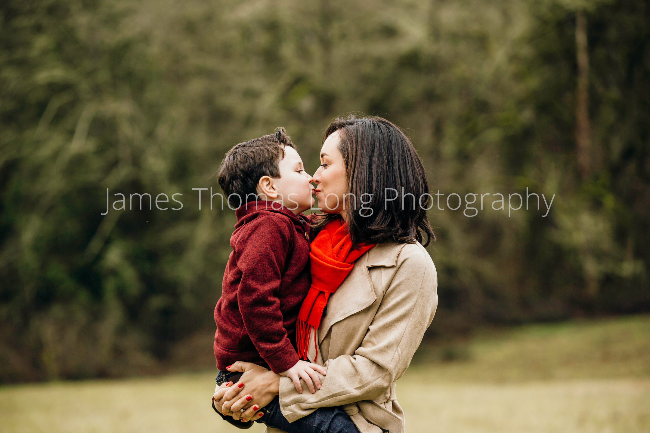 Flaming Geyser State Park Auburn family of four photography session by Snoqualmie family photographer James Thomas Log Photography