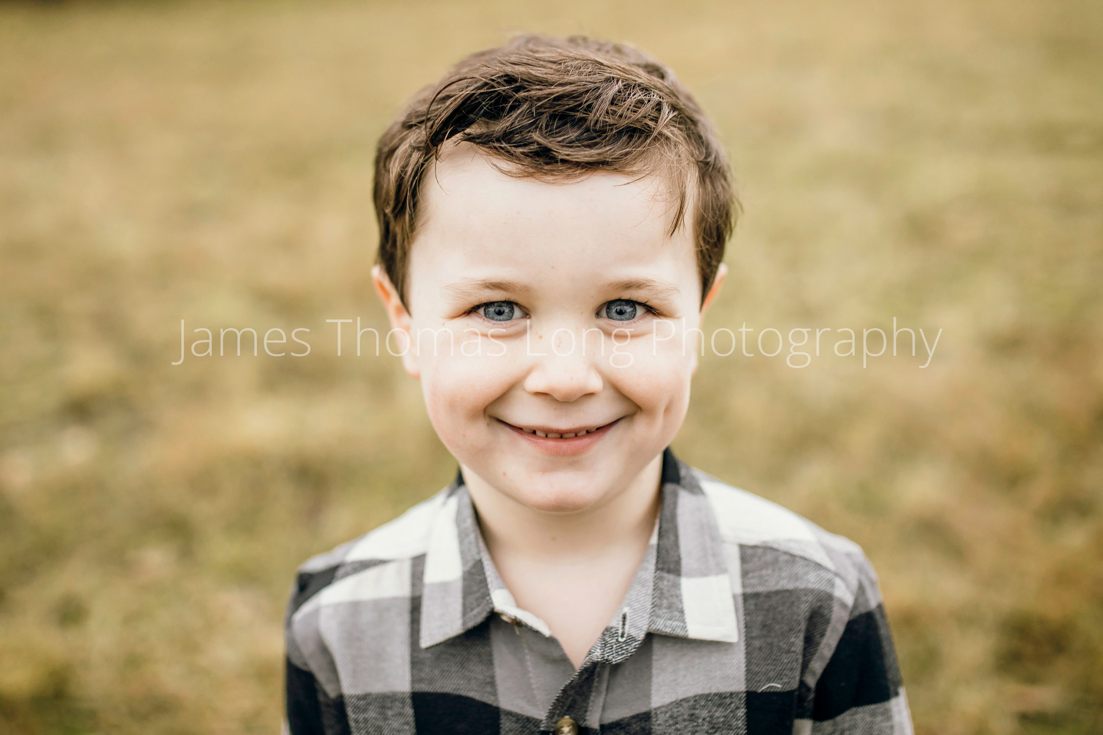 Flaming Geyser State Park Auburn family of four photography session by Snoqualmie family photographer James Thomas Log Photography