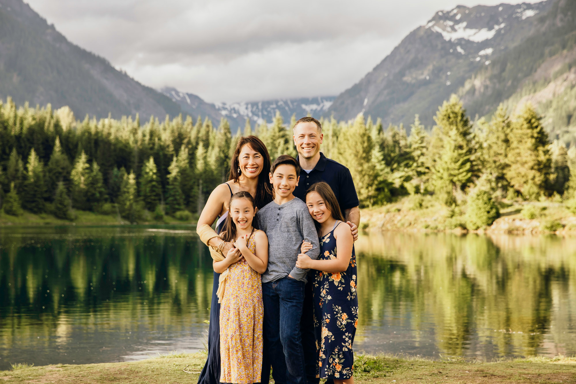 Snoqualmie Pass family of five session by Seattle family photographer James Thomas Long Photography