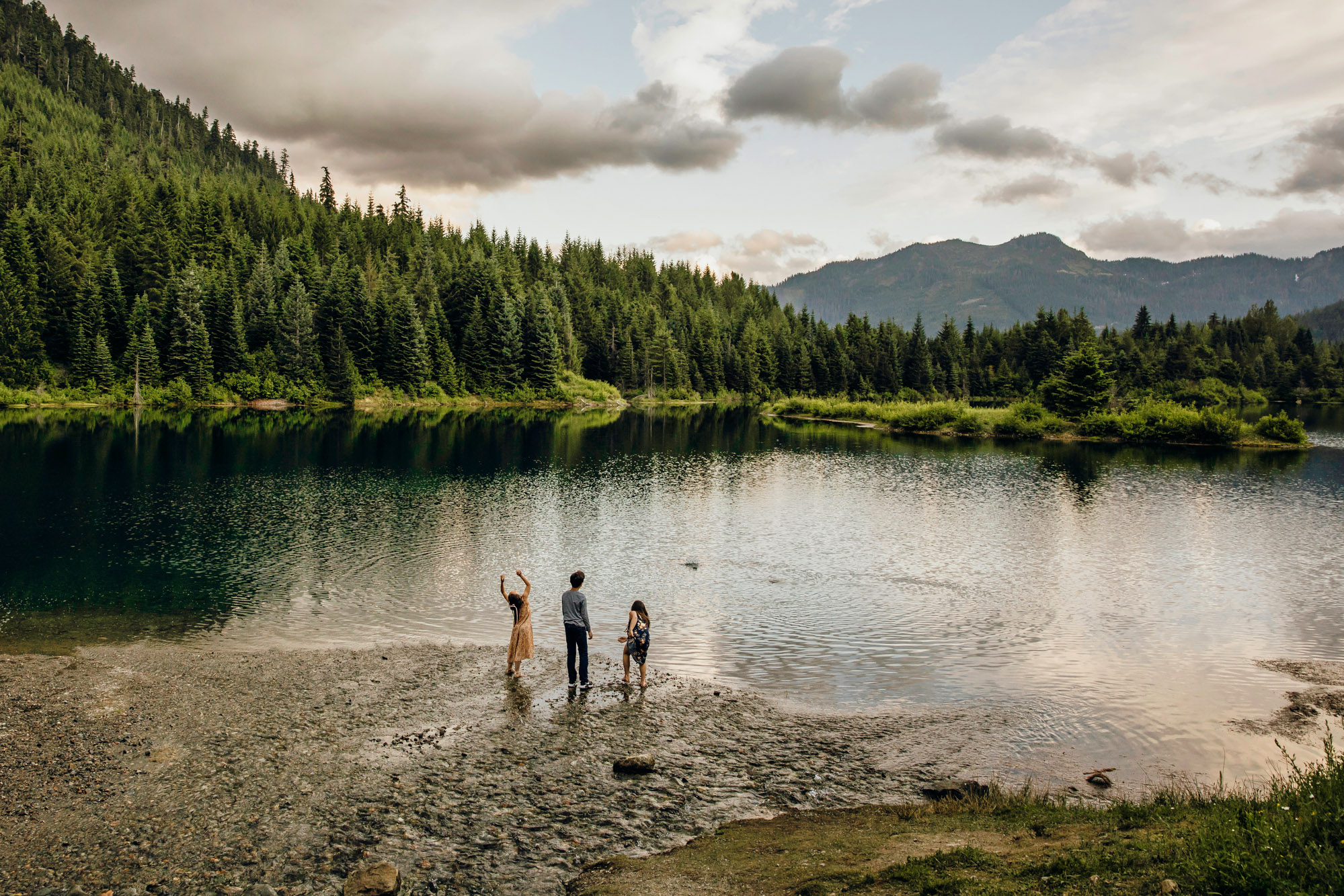 Snoqualmie Pass family of five session by Seattle family photographer James Thomas Long Photography