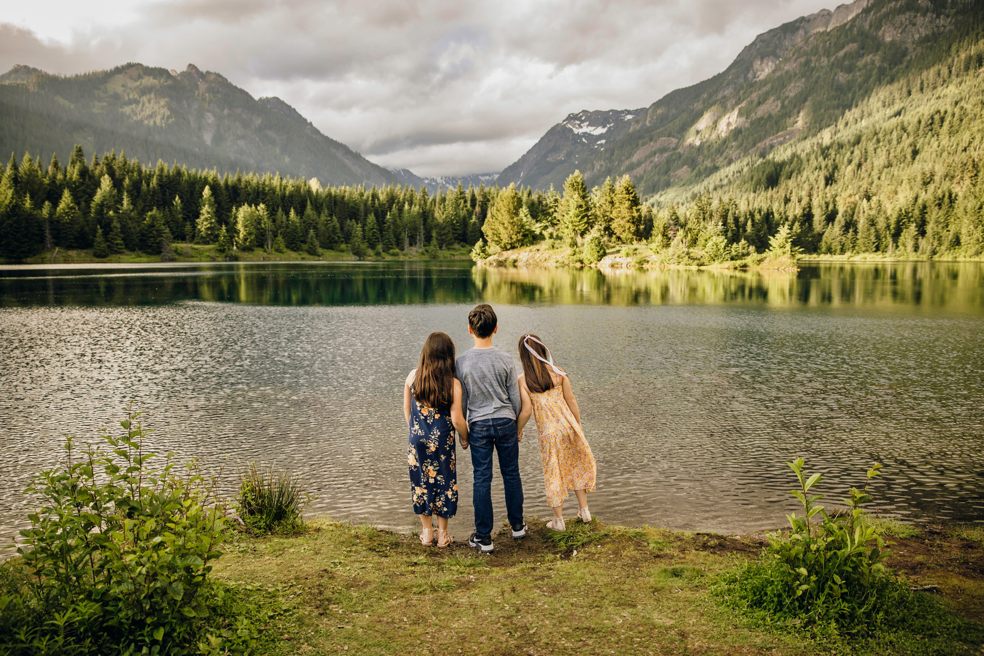 Snoqualmie Pass family of five session by Seattle family photographer James Thomas Long Photography