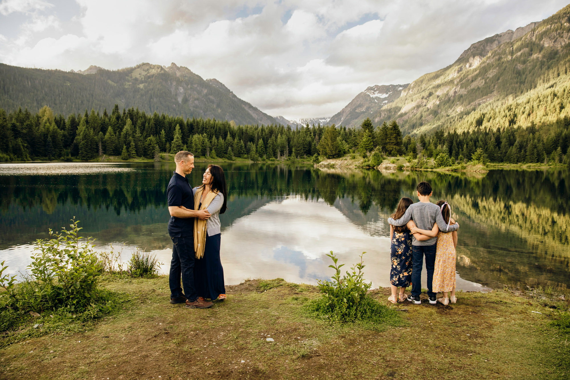 Snoqualmie Pass family of five session by Seattle family photographer James Thomas Long Photography