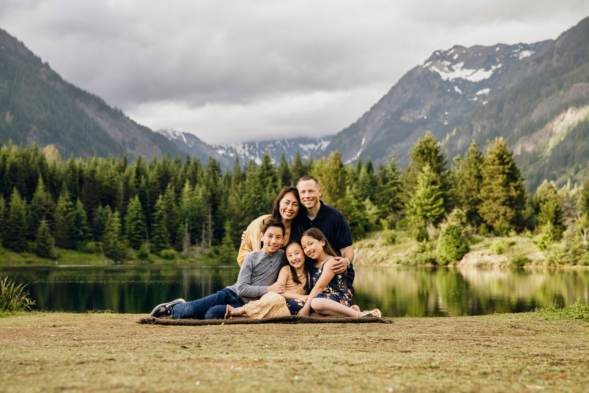 Snoqualmie Pass family of five session by Seattle family photographer James Thomas Long Photography