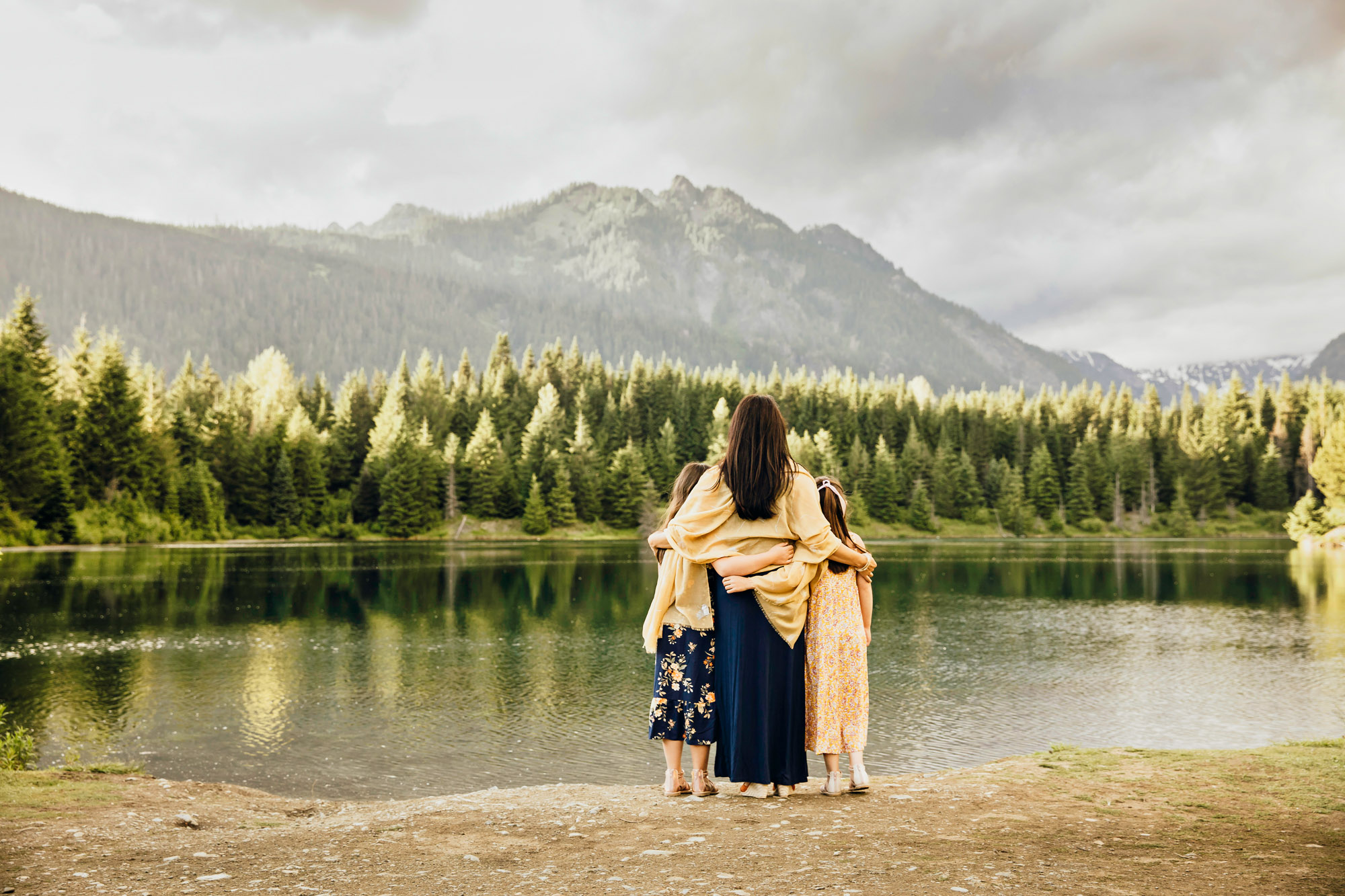 Snoqualmie Pass family of five session by Seattle family photographer James Thomas Long Photography