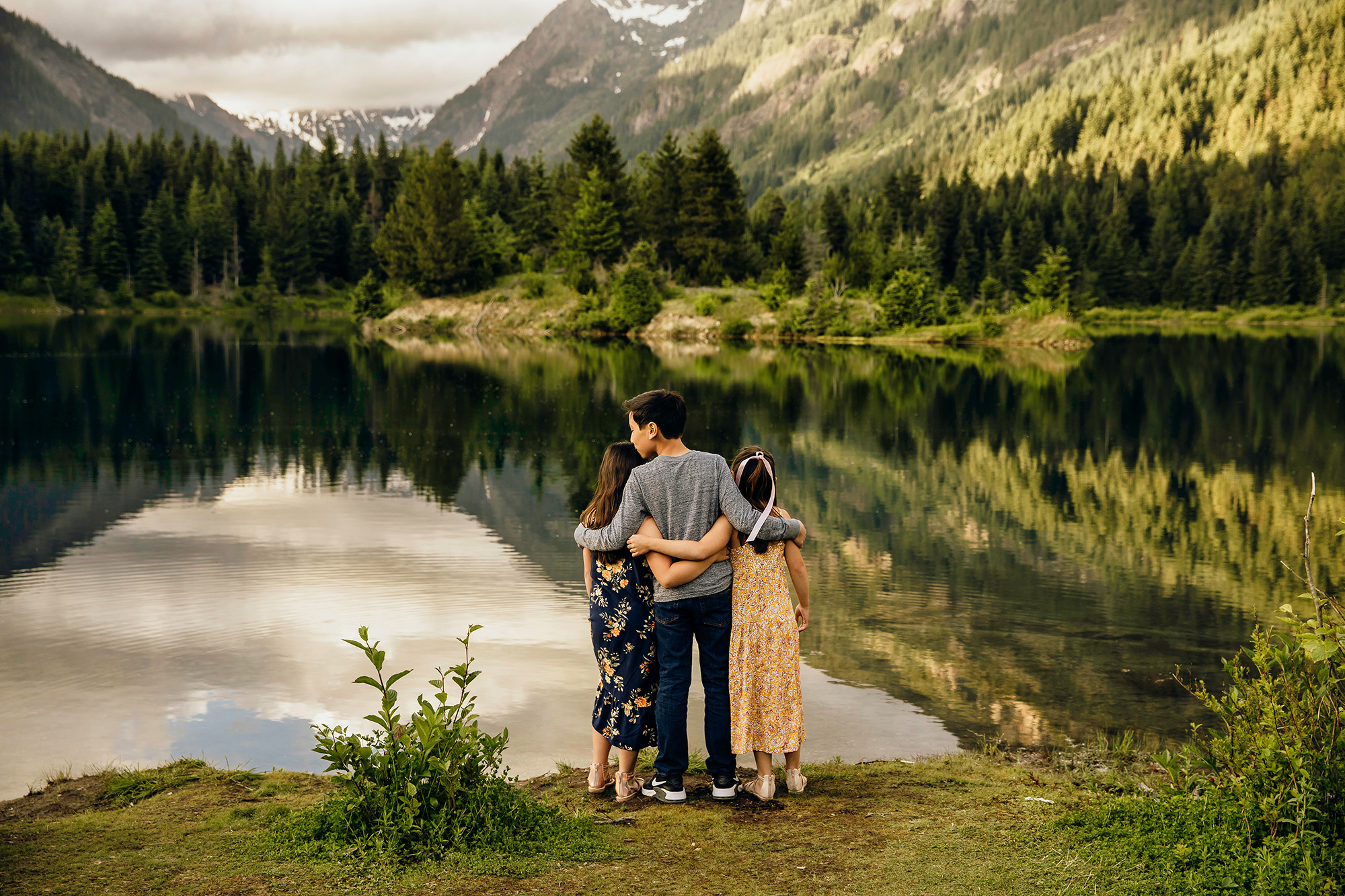 Snoqualmie Pass family of five session by Seattle family photographer James Thomas Long Photography