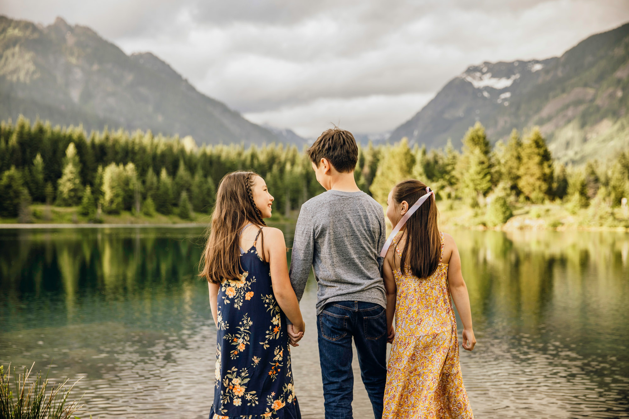 Snoqualmie Pass family of five session by Seattle family photographer James Thomas Long Photography