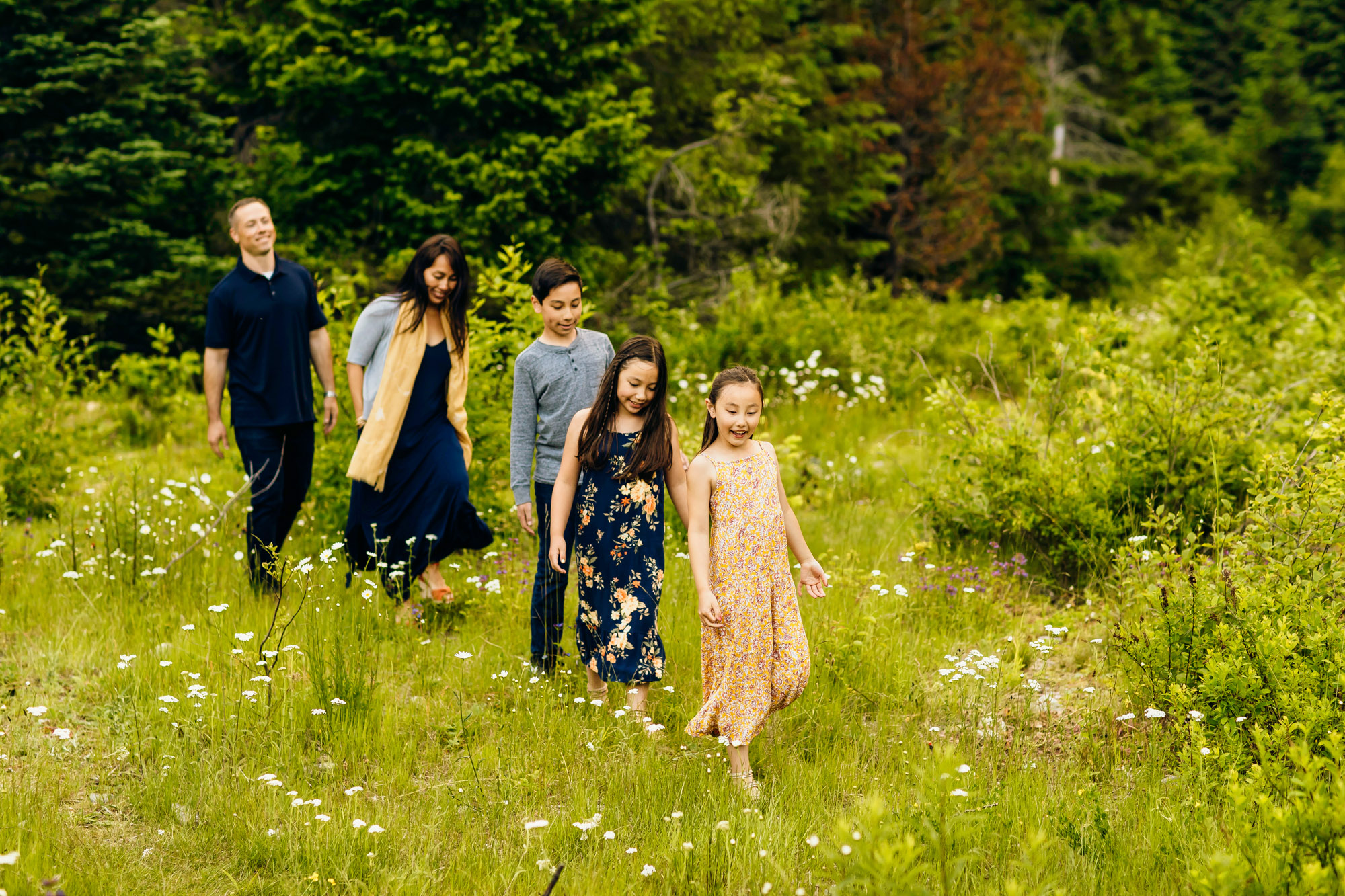 Snoqualmie Pass family of five session by Seattle family photographer James Thomas Long Photography