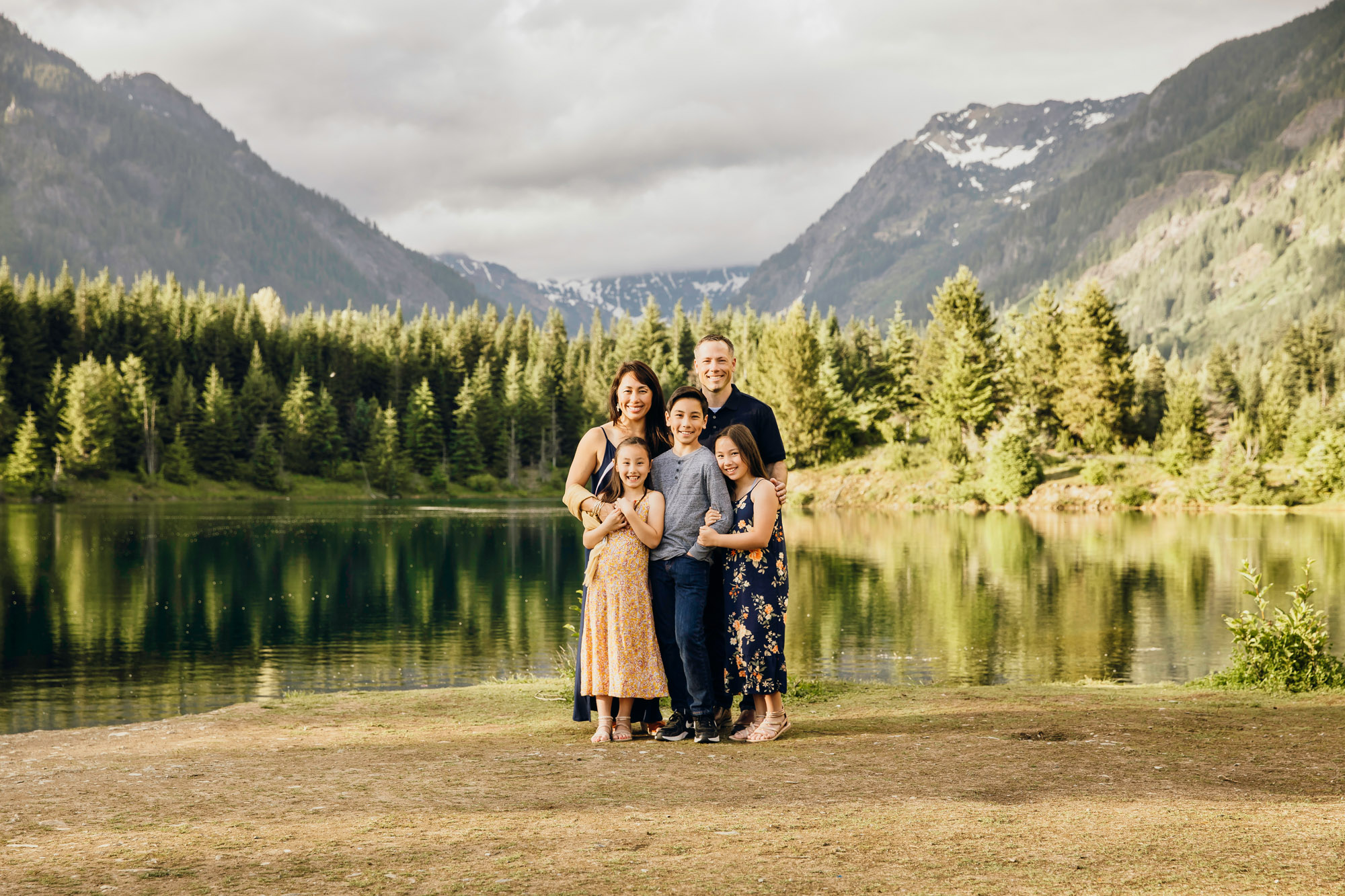 Snoqualmie Pass family of five session by Seattle family photographer James Thomas Long Photography