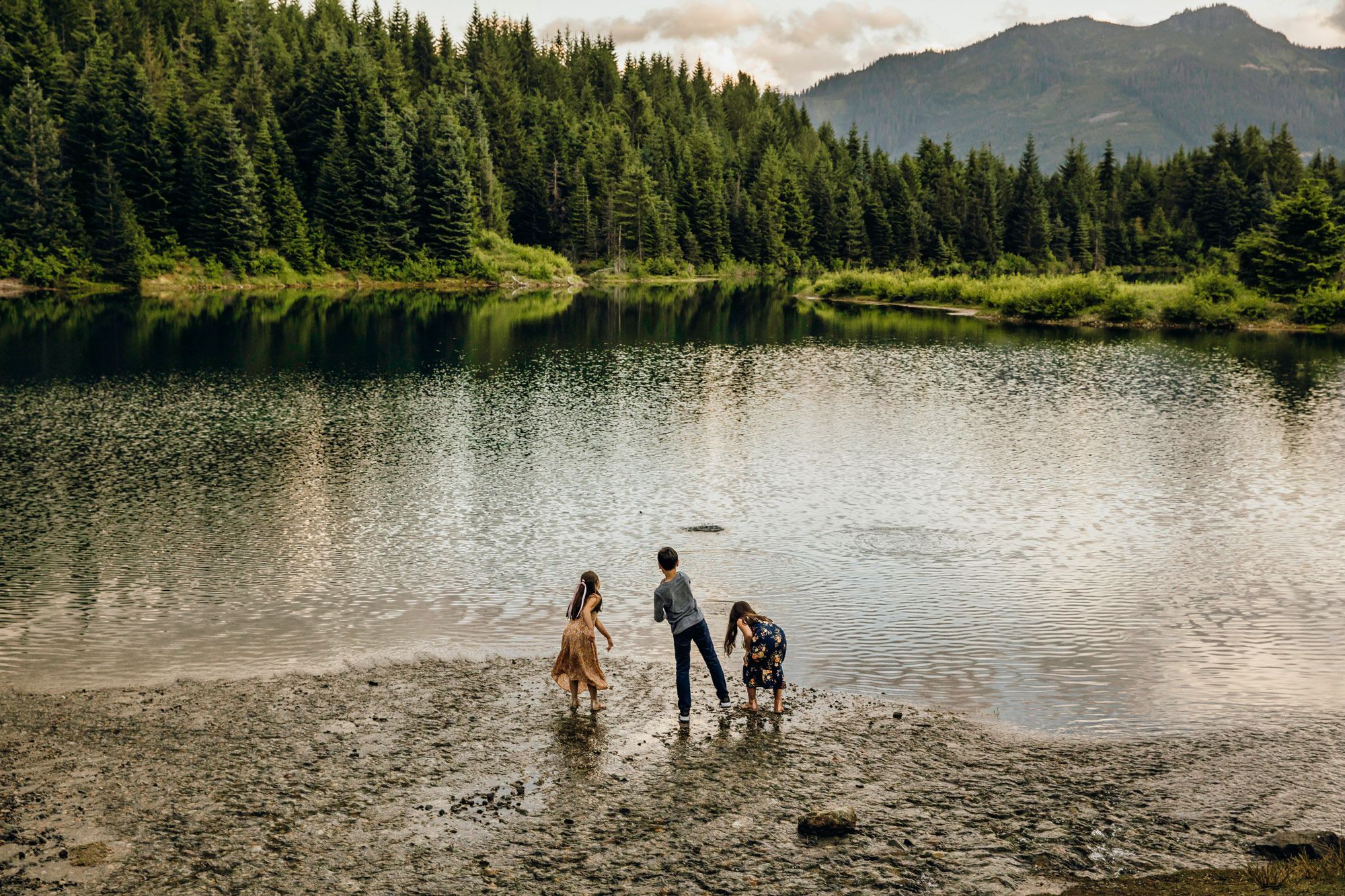 Snoqualmie Pass family of five session by Seattle family photographer James Thomas Long Photography