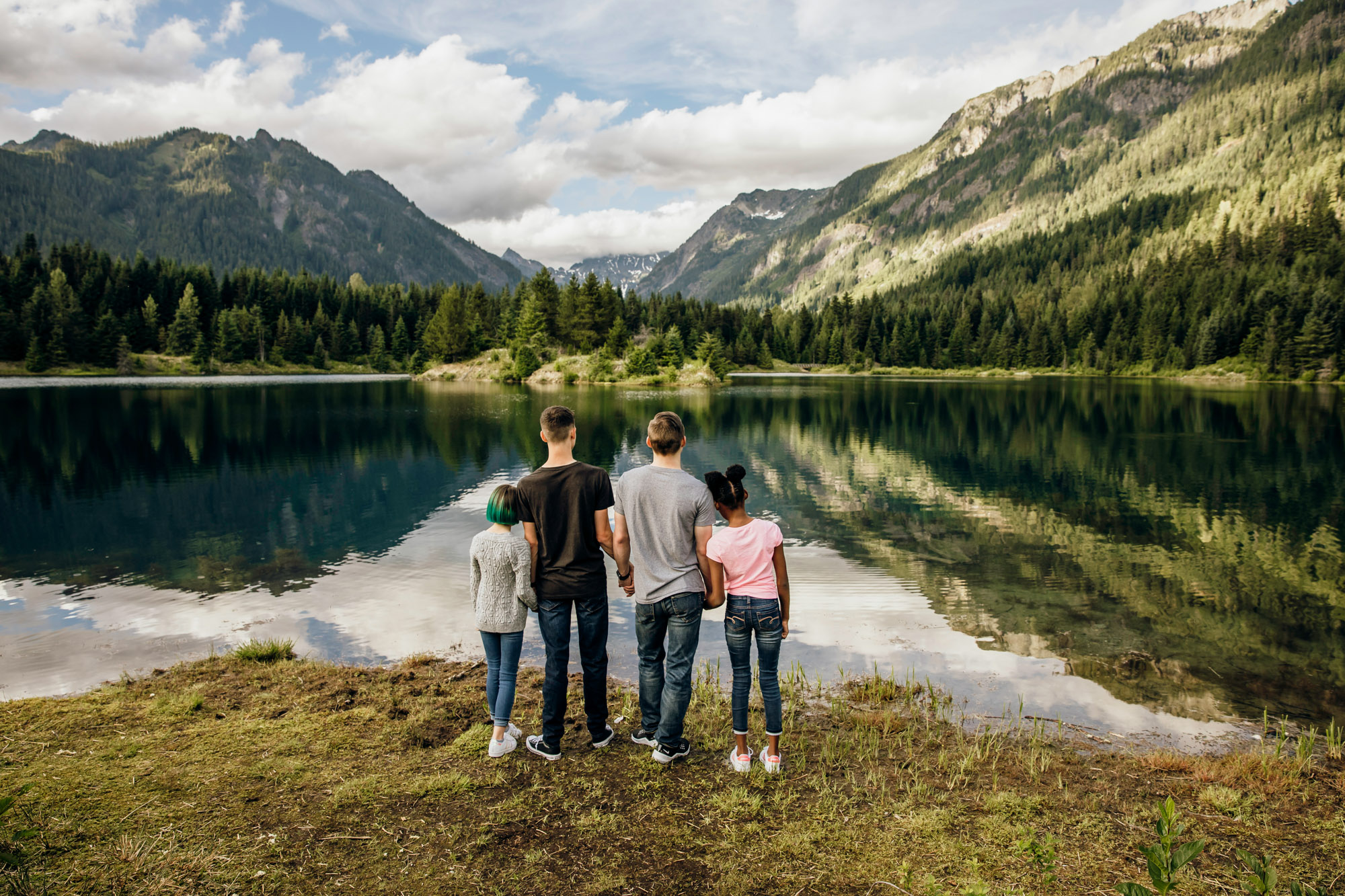 Snoqualmie Pass family of six session by Seattle family photographer James Thomas Long Photography