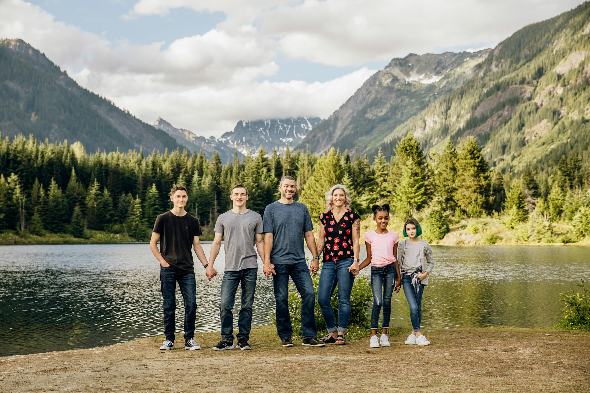 Snoqualmie Pass family of six session by Seattle family photographer James Thomas Long Photography