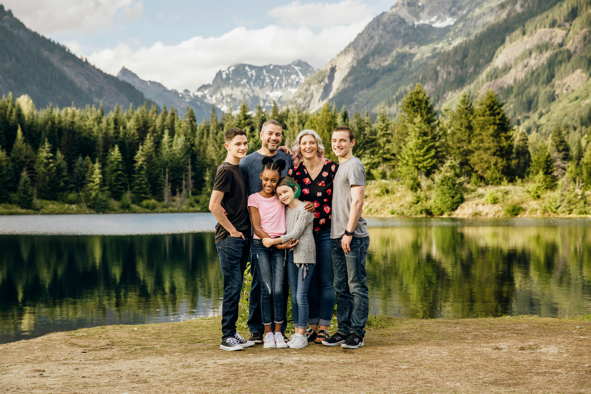 Snoqualmie Pass family of six session by Seattle family photographer James Thomas Long Photography