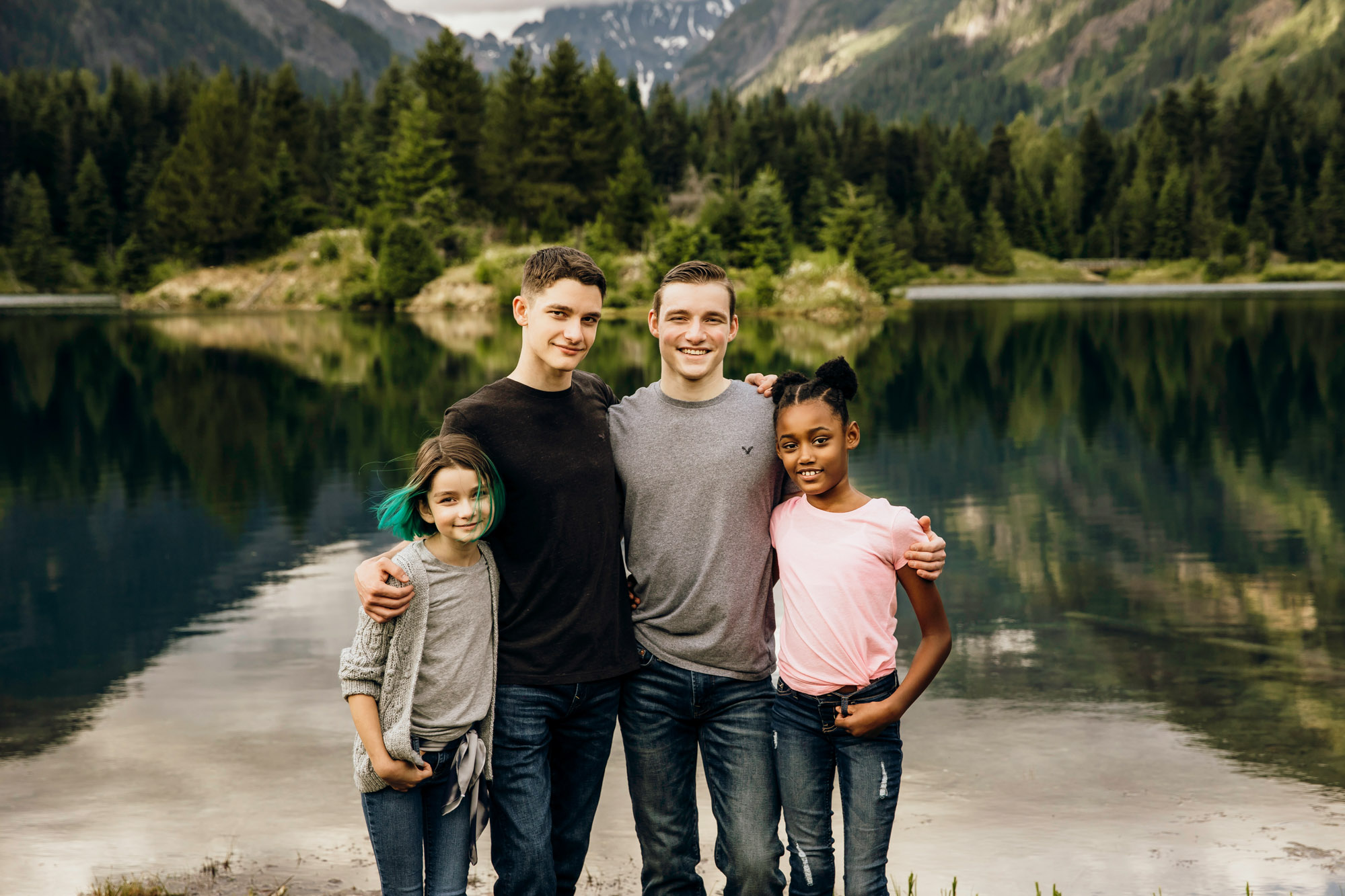 Snoqualmie Pass family of six session by Seattle family photographer James Thomas Long Photography