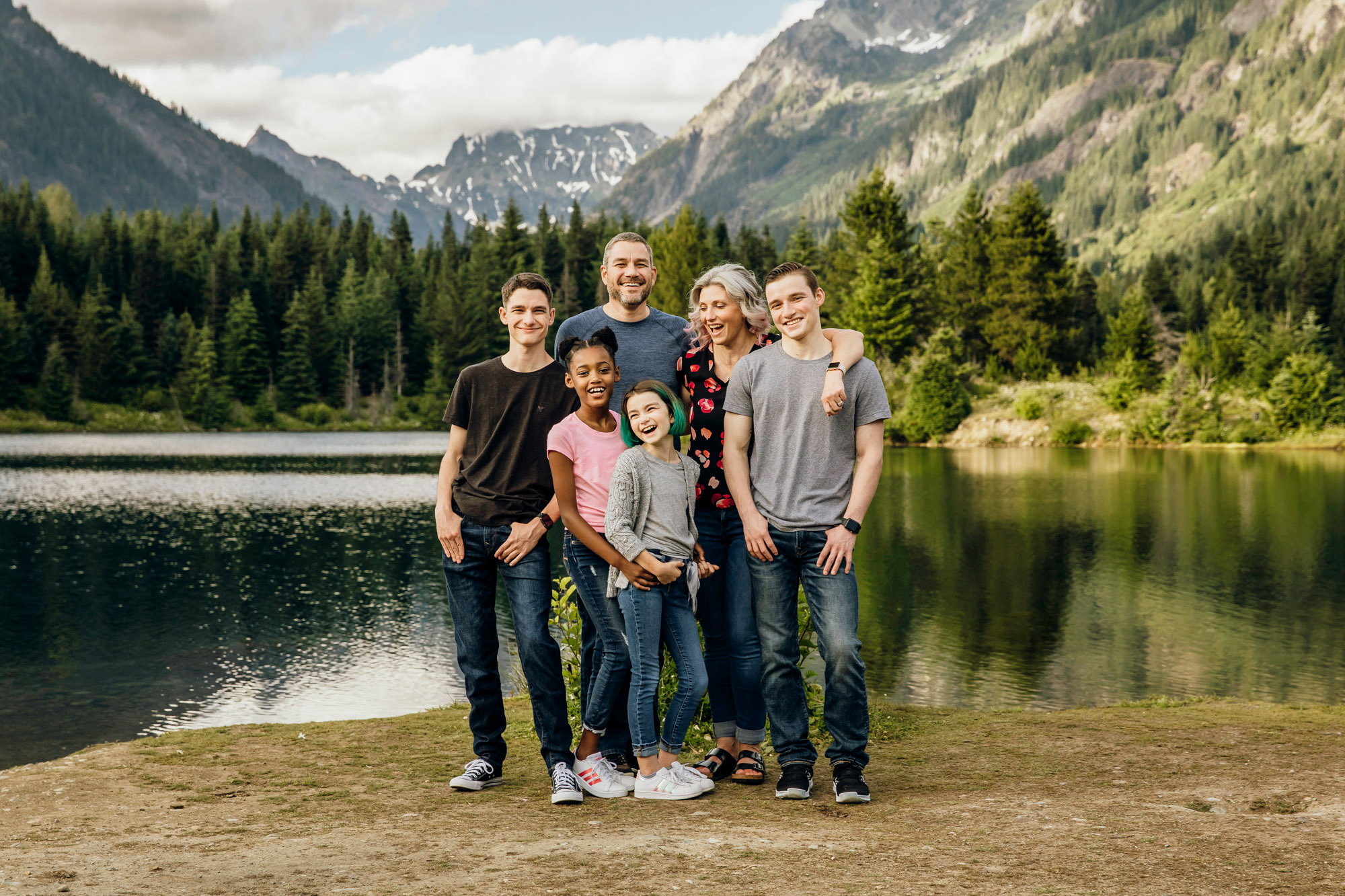 Snoqualmie Pass family of six session by Seattle family photographer James Thomas Long Photography