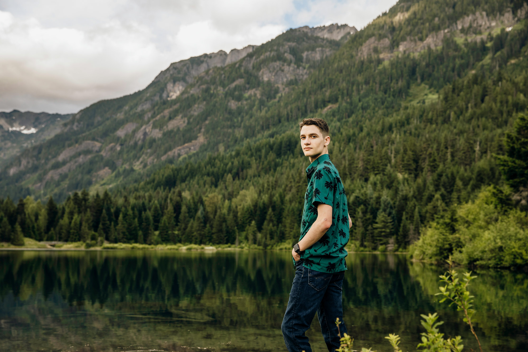 Snoqualmie Pass family of six session by Seattle family photographer James Thomas Long Photography