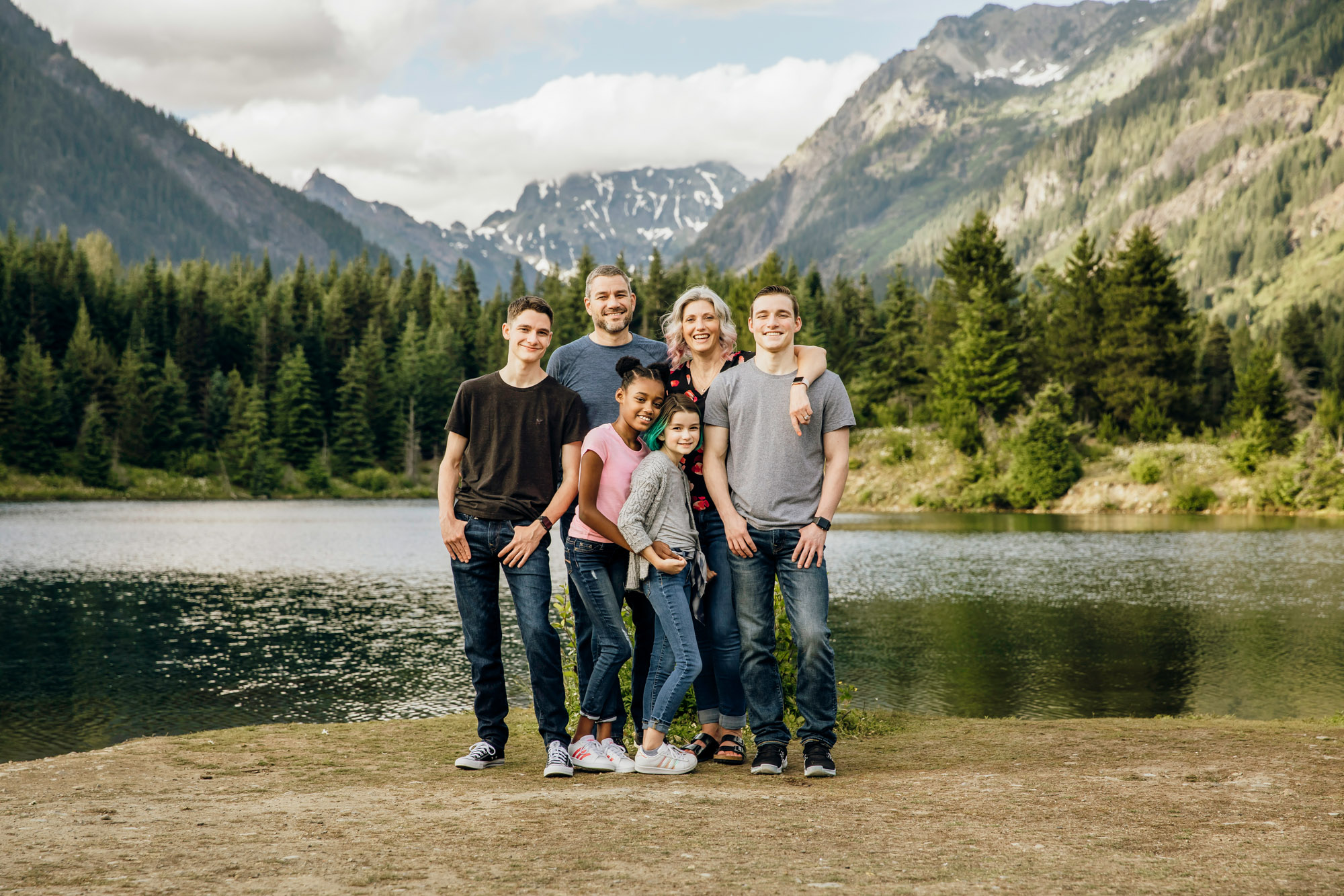 Snoqualmie Pass family of six session by Seattle family photographer James Thomas Long Photography