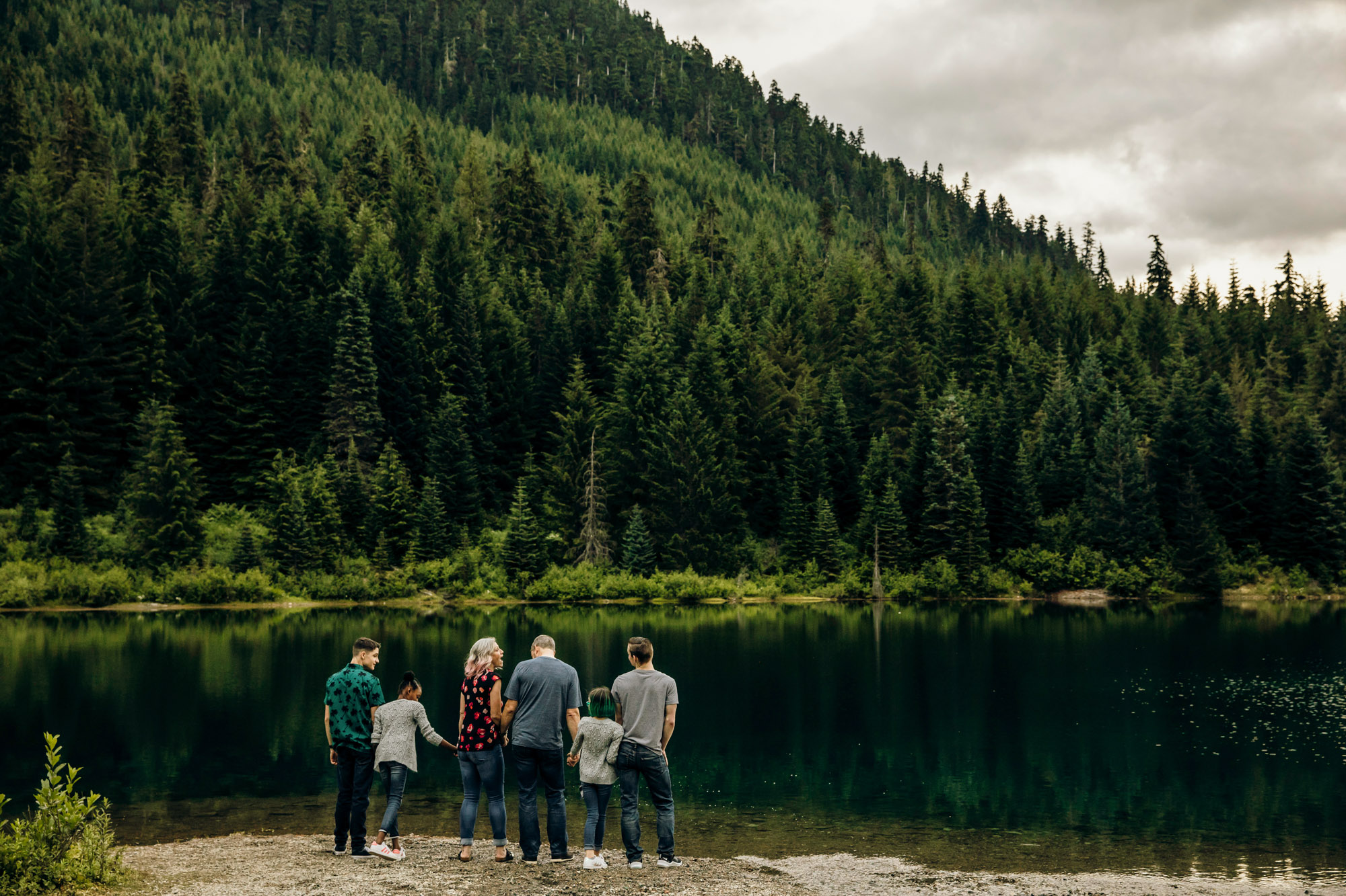 Snoqualmie Pass family of six session by Seattle family photographer James Thomas Long Photography