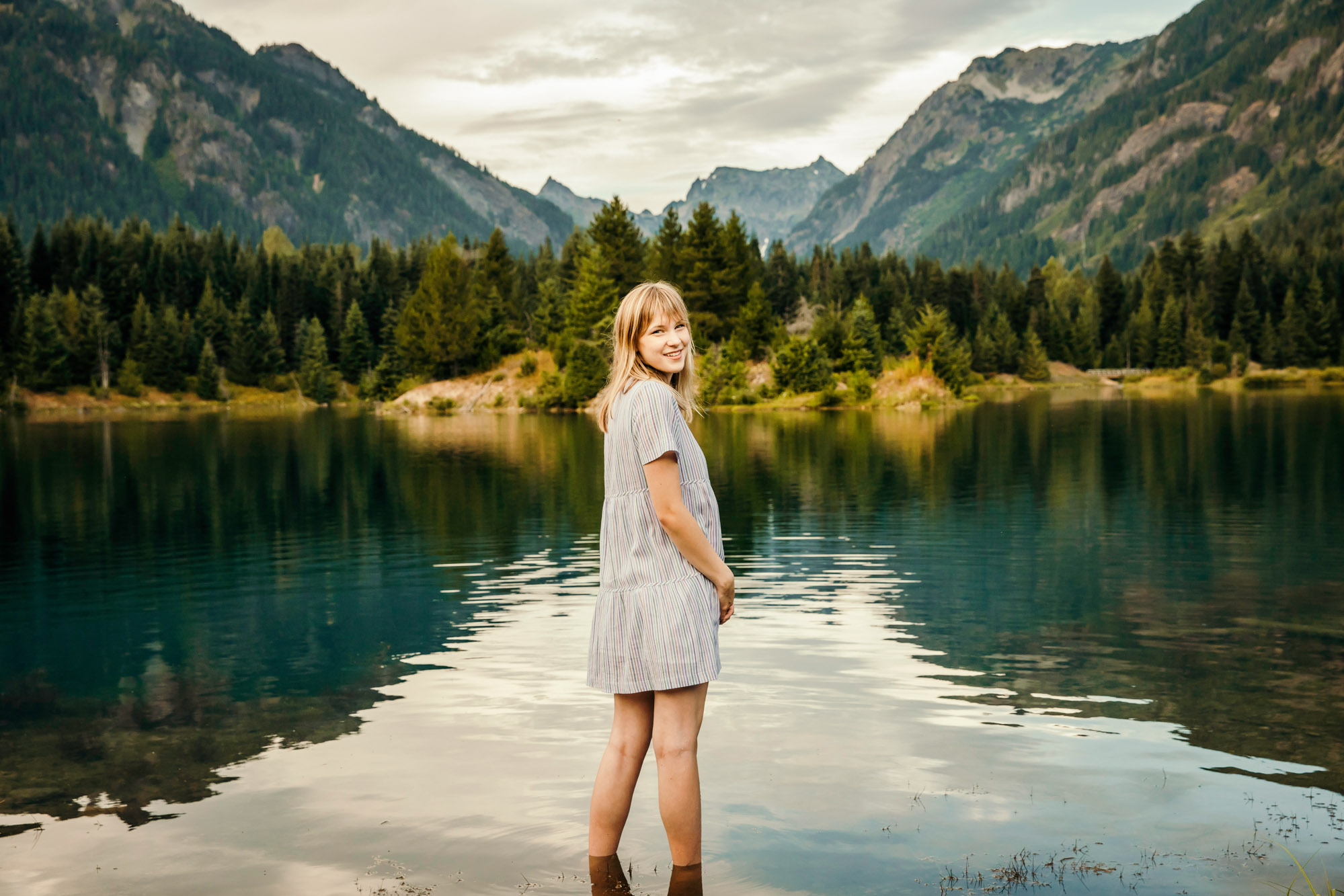 Snoqualmie Mount Si senior portrait session by James Thomas Long Photography