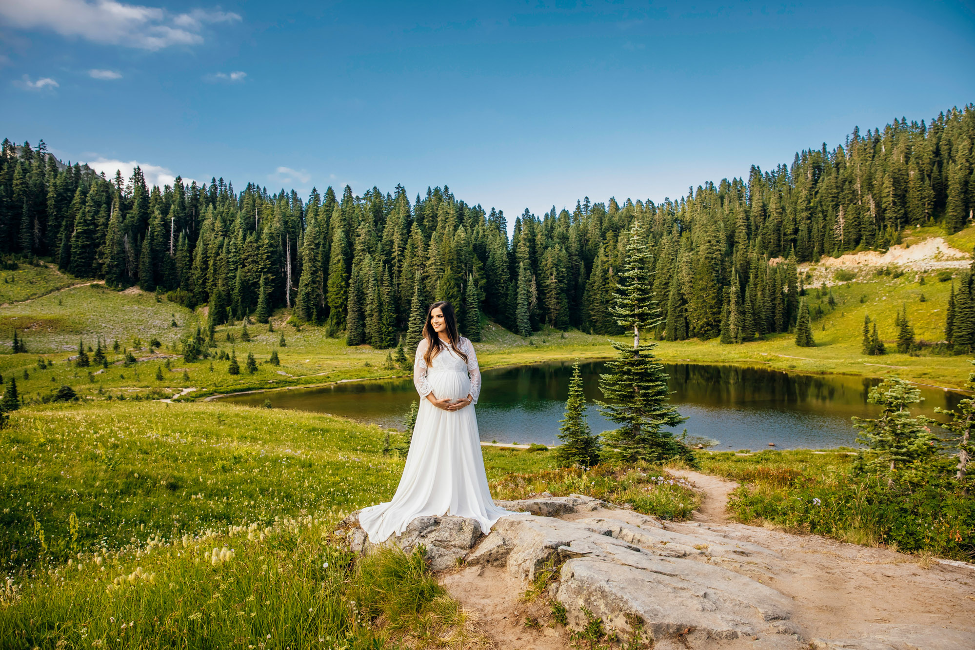 Mount Rainier maternity session by Snoqualmie maternity photographer James Thomas Long Photography