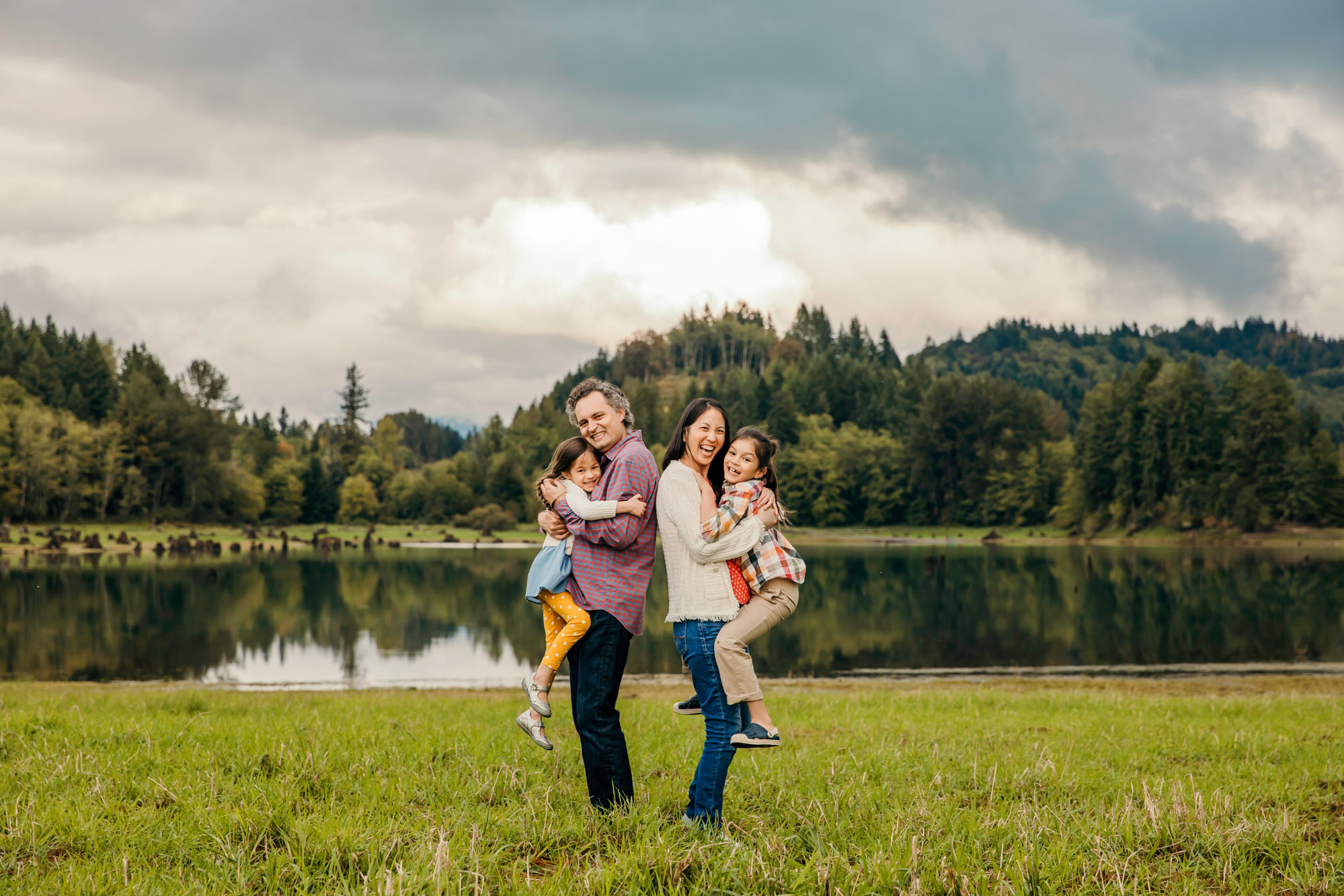 Family of four at Alder lake by Seattle family photographer James Thomas Long Photography